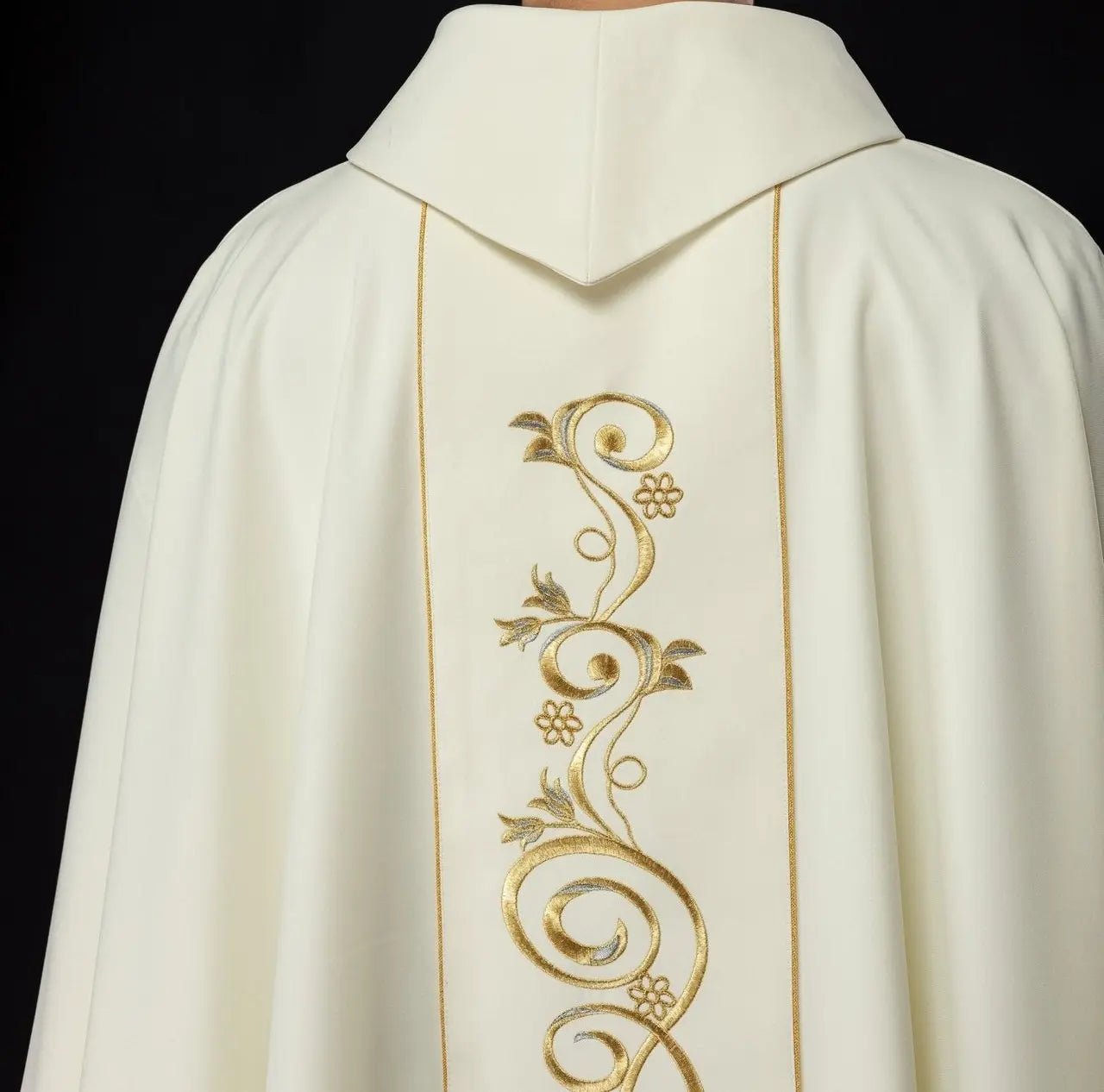 Ornat liturgiczny z haftem z wizerunkiem Matki Bożej z Guadalupe