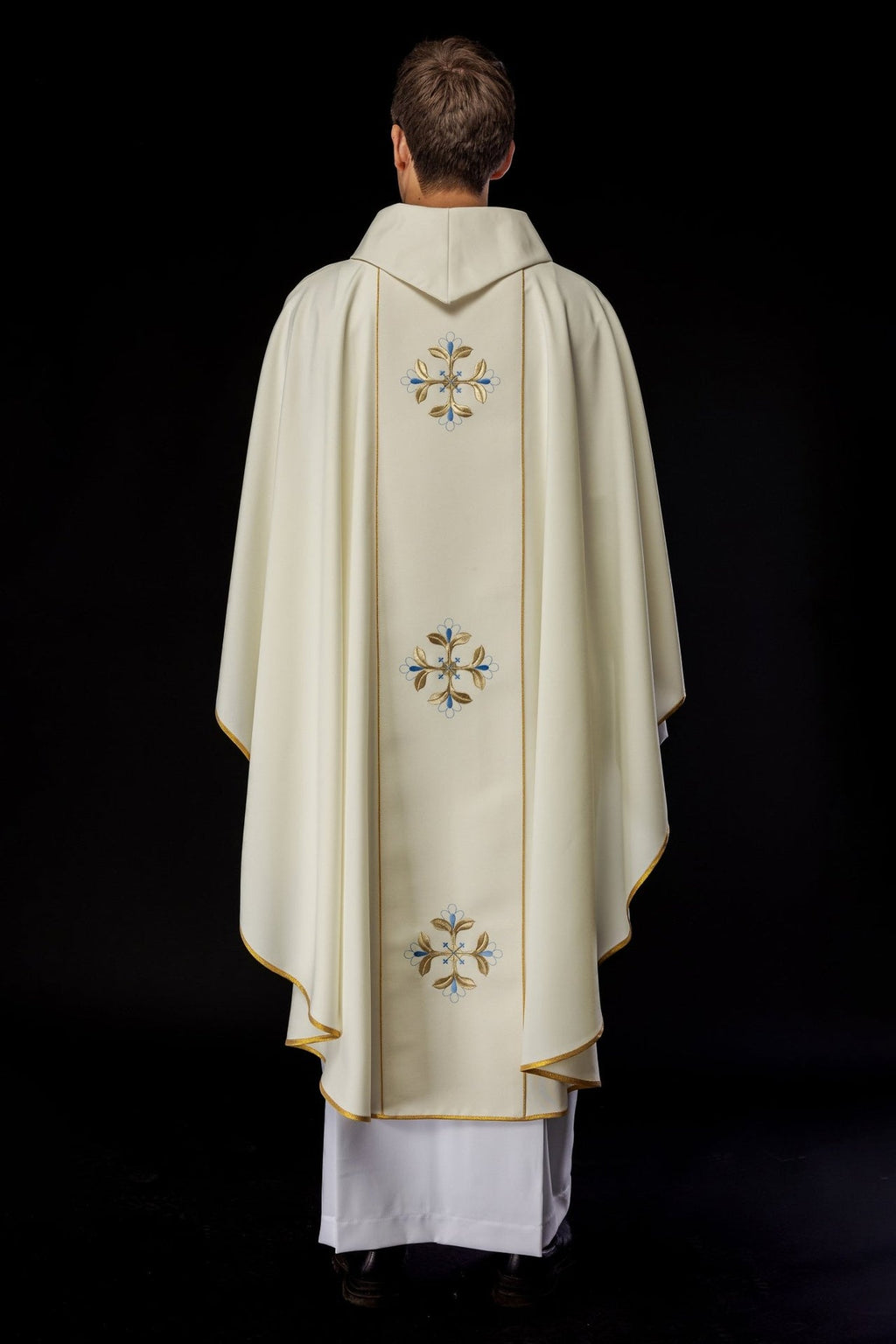 Ornat haftowany z wizerunkiem Matki Bożej z Dzieciątkiem