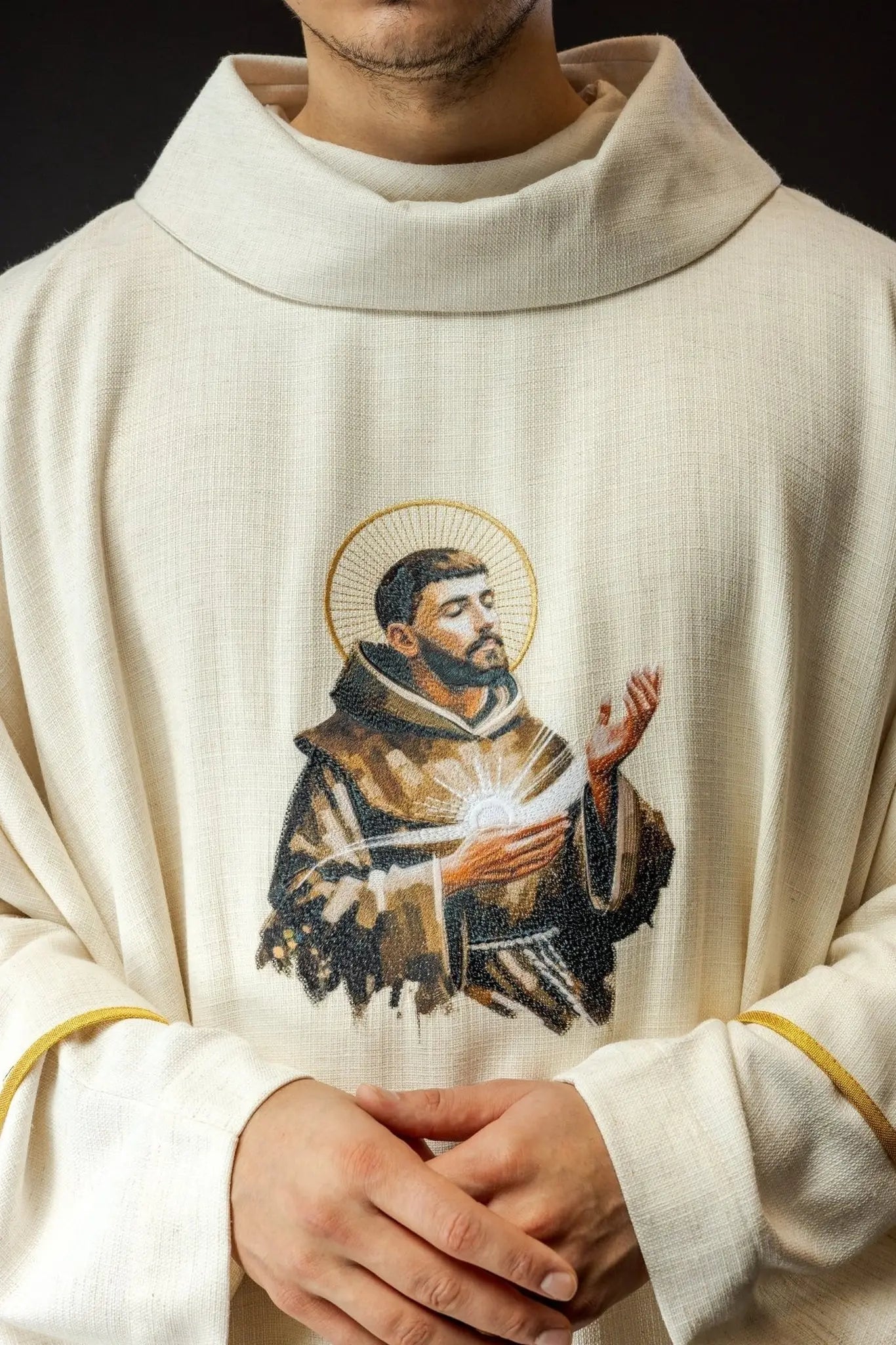 Ornat haftowany wizerunkiem św. Franciszka