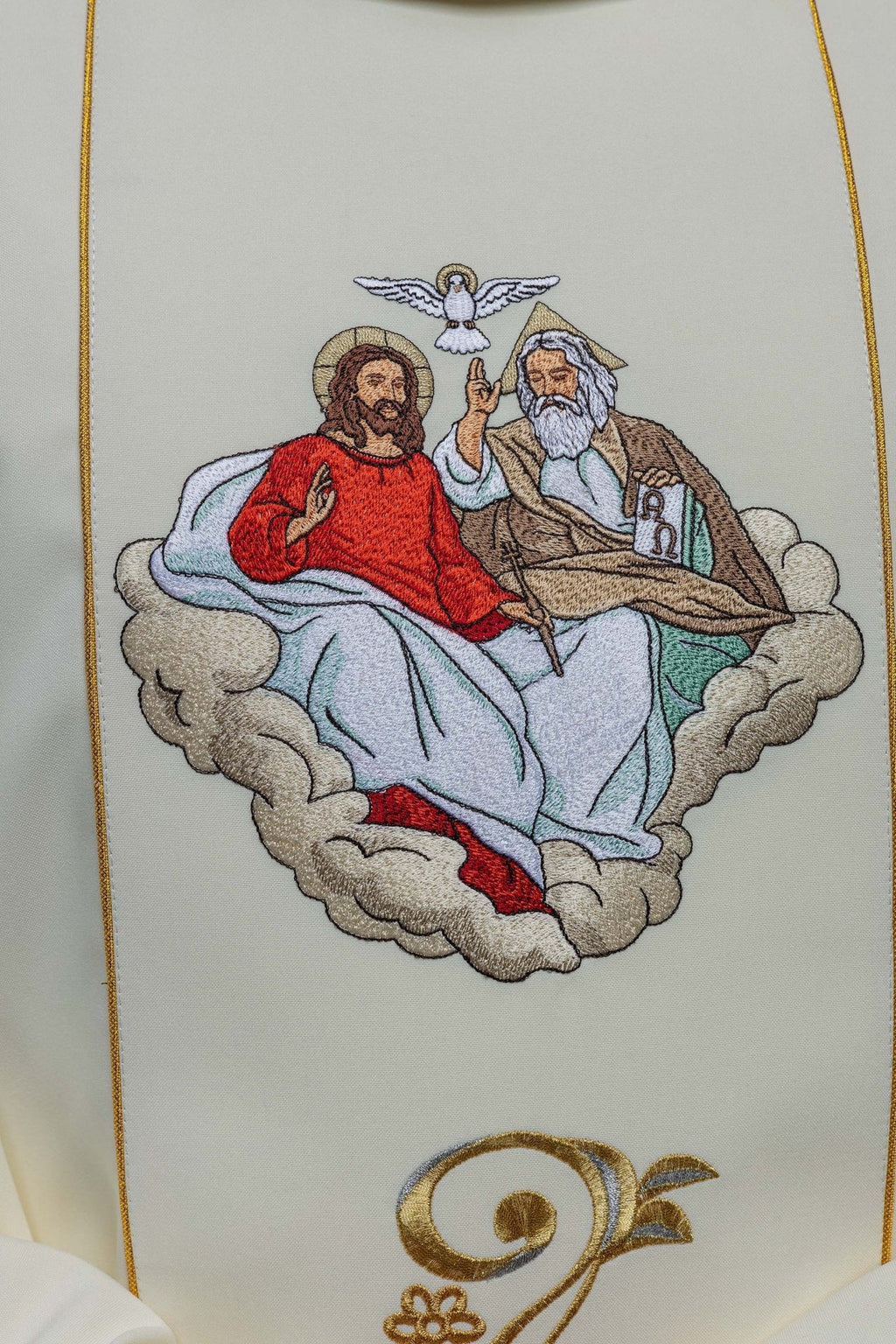 Ornat haftowany z wizerunkiem Trójcy Świętej