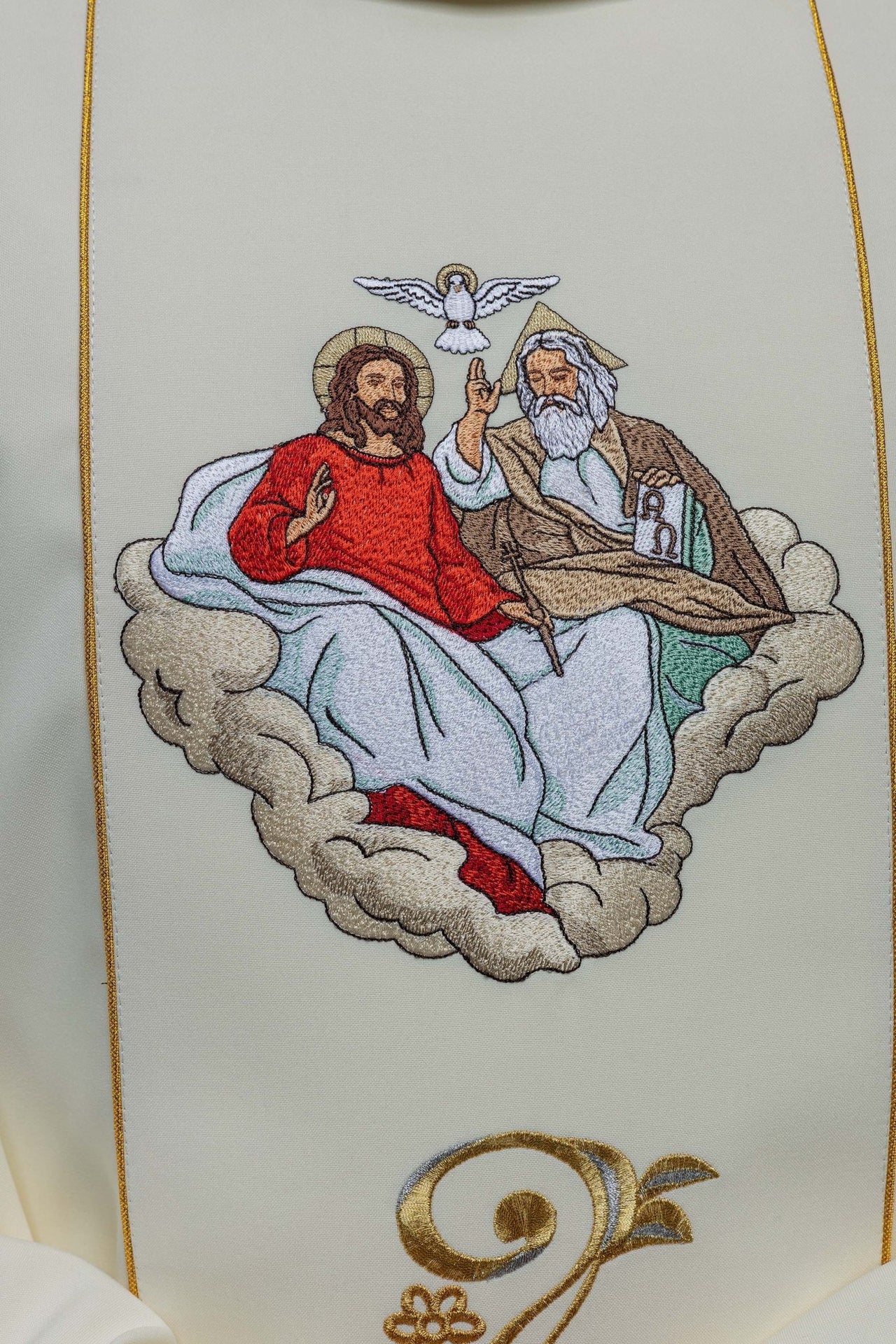 Ornat haftowany z wizerunkiem Trójcy Świętej