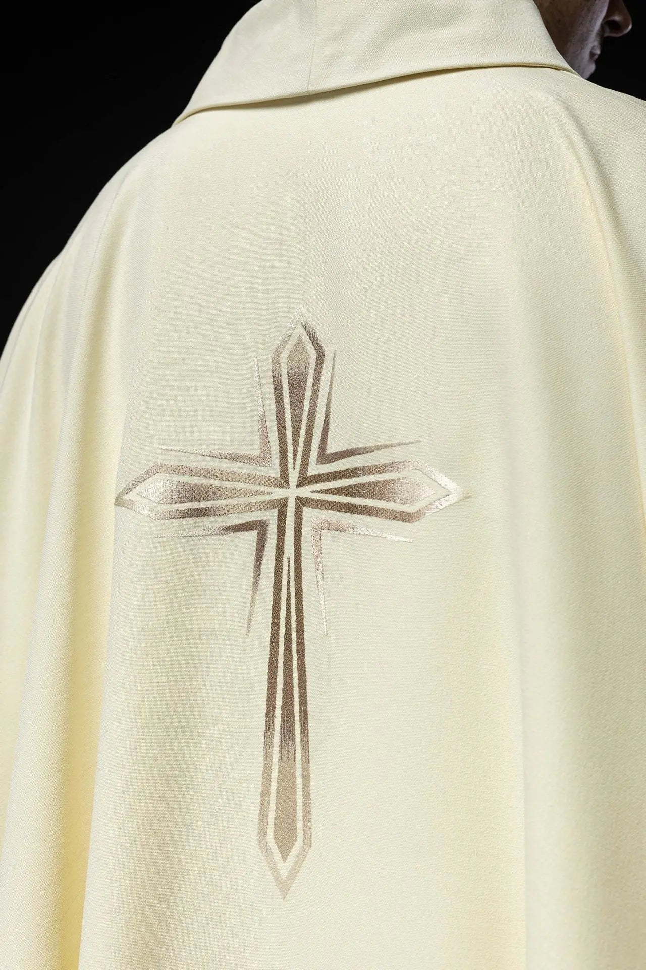 Embroidered chasuble with the pattern of the Cross ecru colour