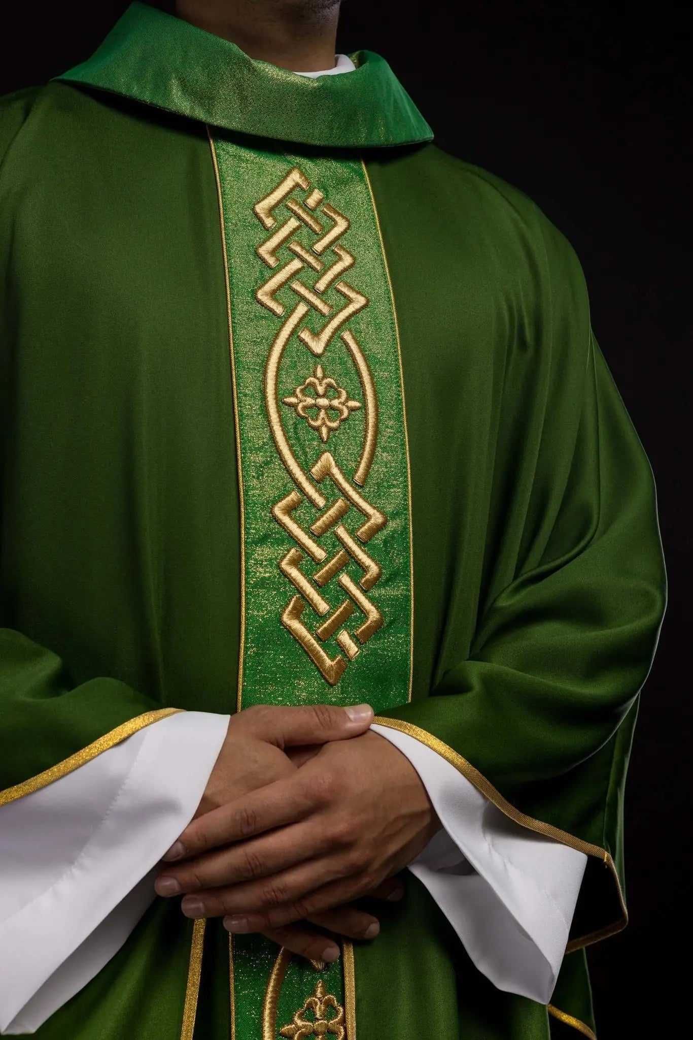 Embroidered chasuble Green Decorative Belt with Crosses