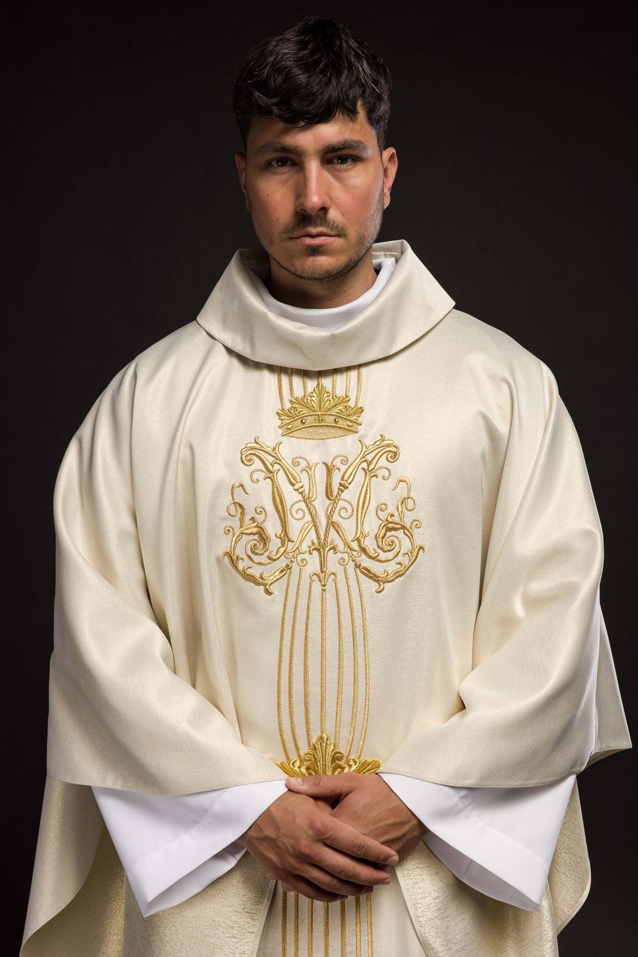 Ornat liturgiczny Maryjny błyszczący z kamieniami LE/7025 ECRU