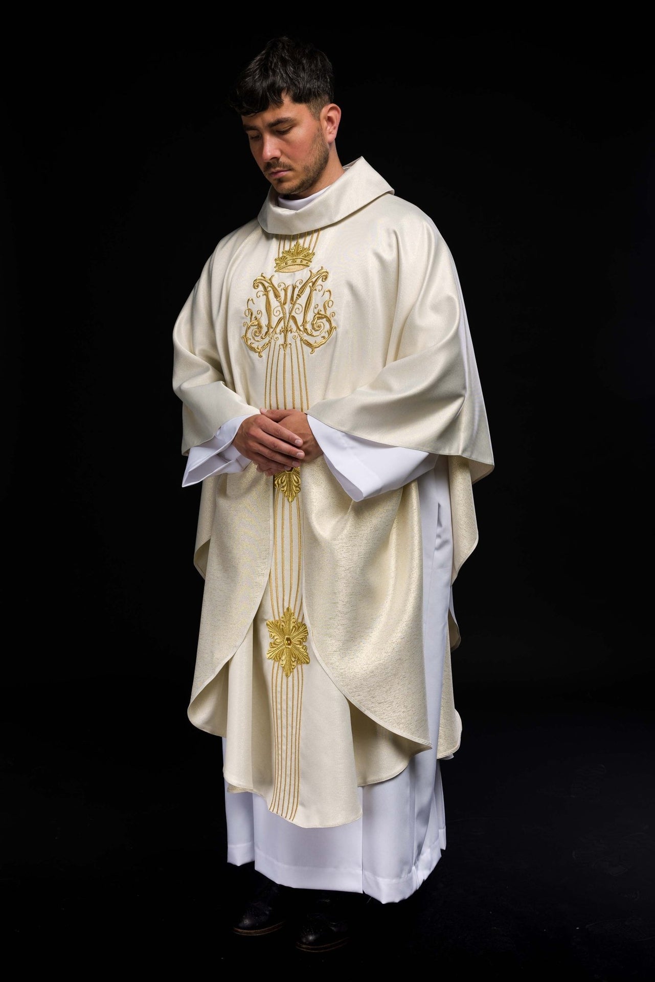 Ornat liturgiczny Maryjny błyszczący z kamieniami LE/7025 ECRU