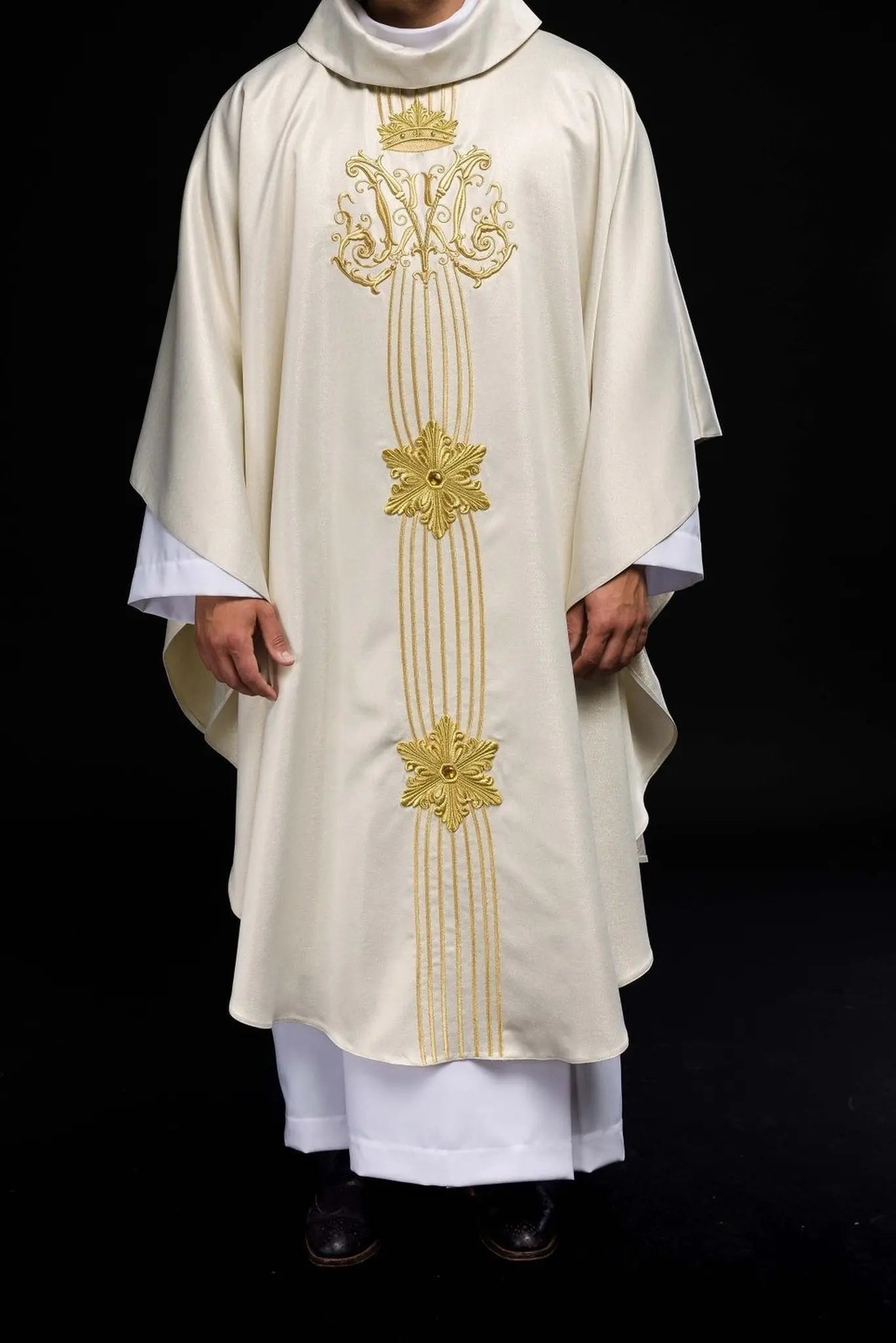 Ornat liturgiczny maryjny błyszczący z kamieniami LE/7025 ECRU