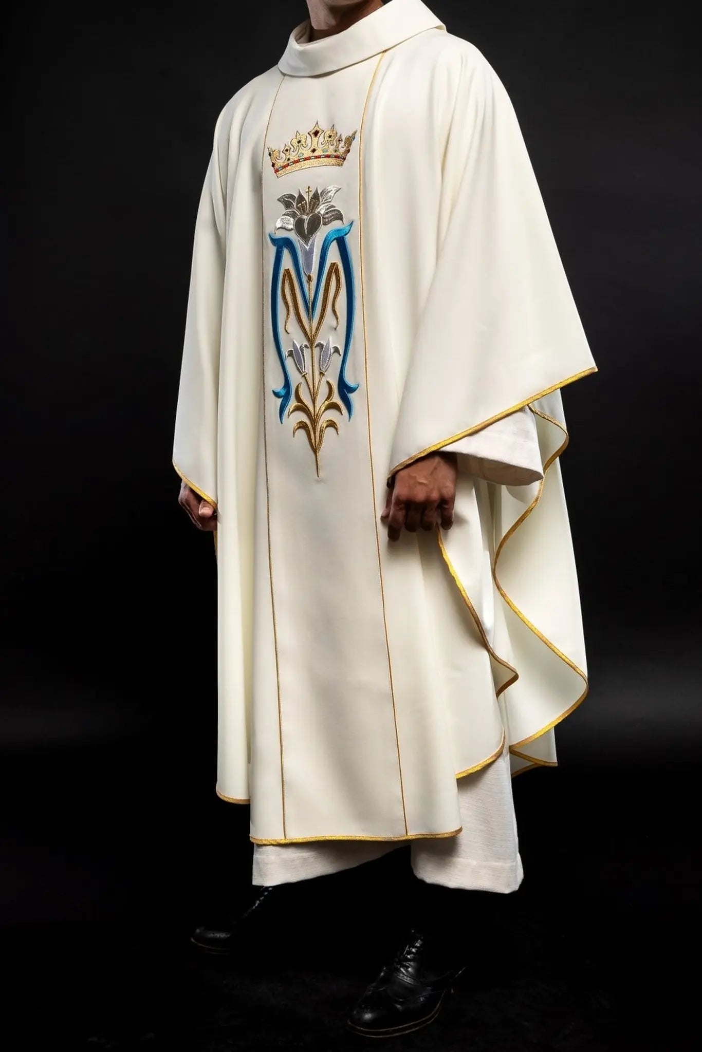 Marian liturgical chasuble embroidered with ecru crown