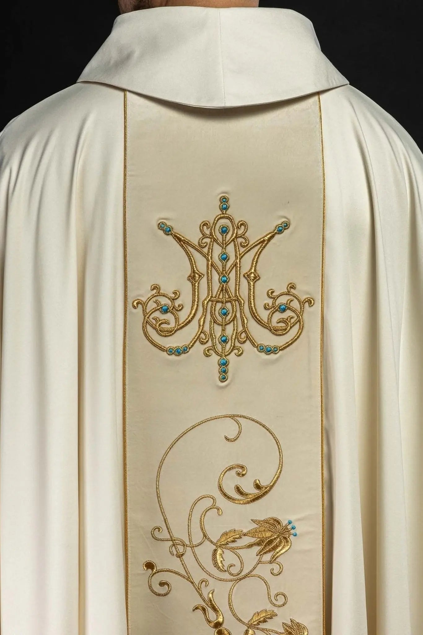 Marian liturgical chasuble with ecru velvet belt