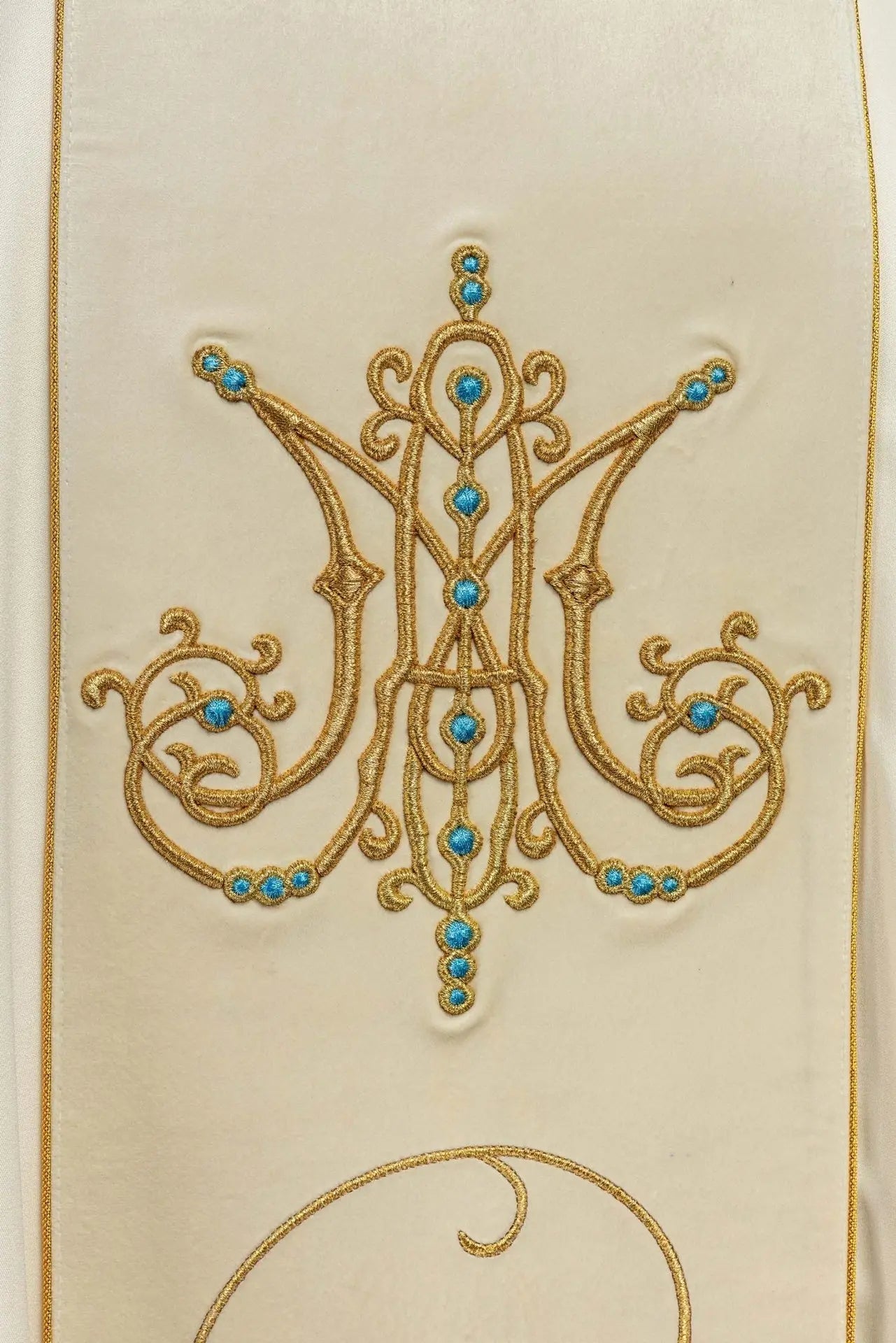 Marian liturgical chasuble with ecru velvet belt