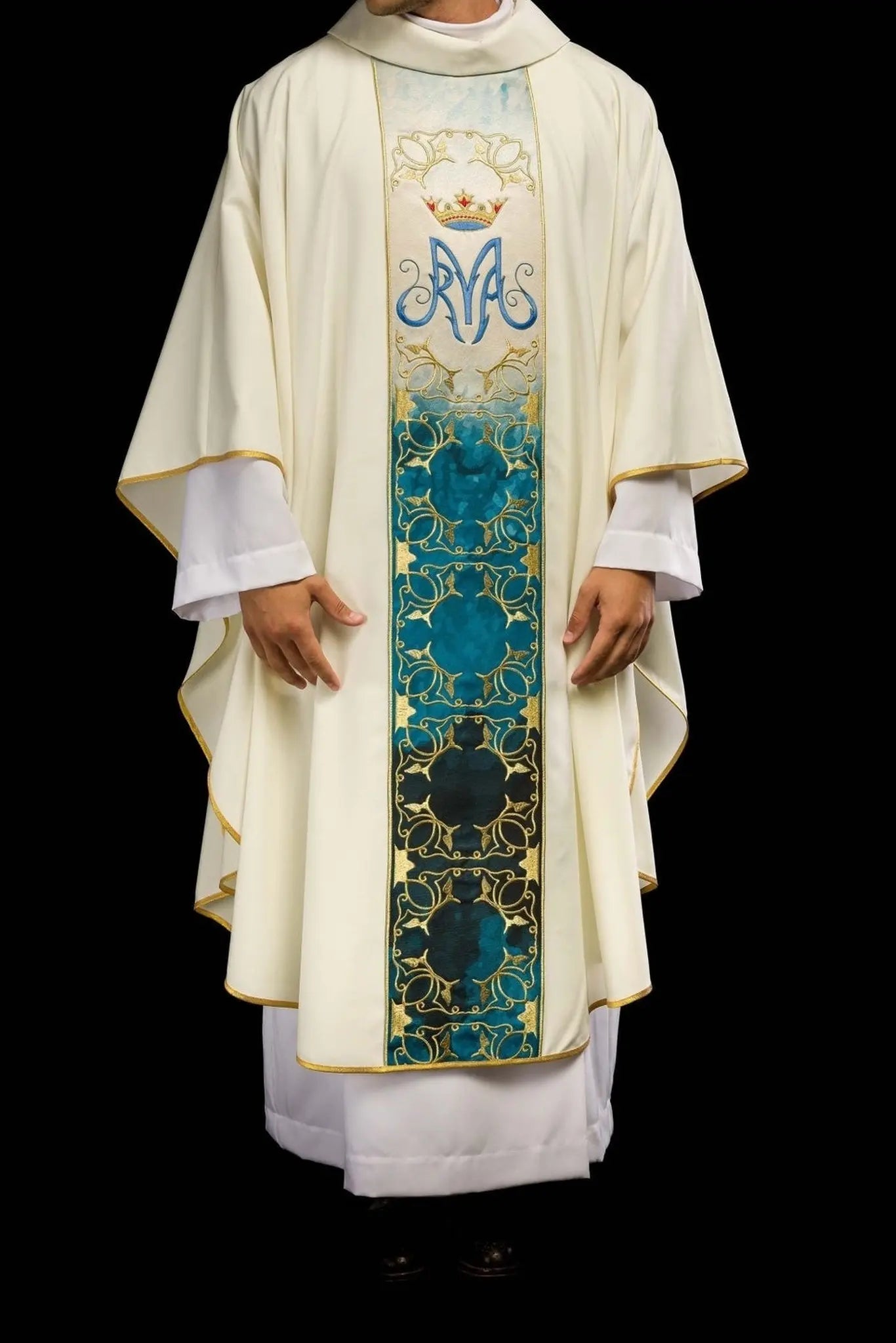 Ornat liturgiczny maryjny z haftowanym i sublimowanym pasem w kolorze ecru