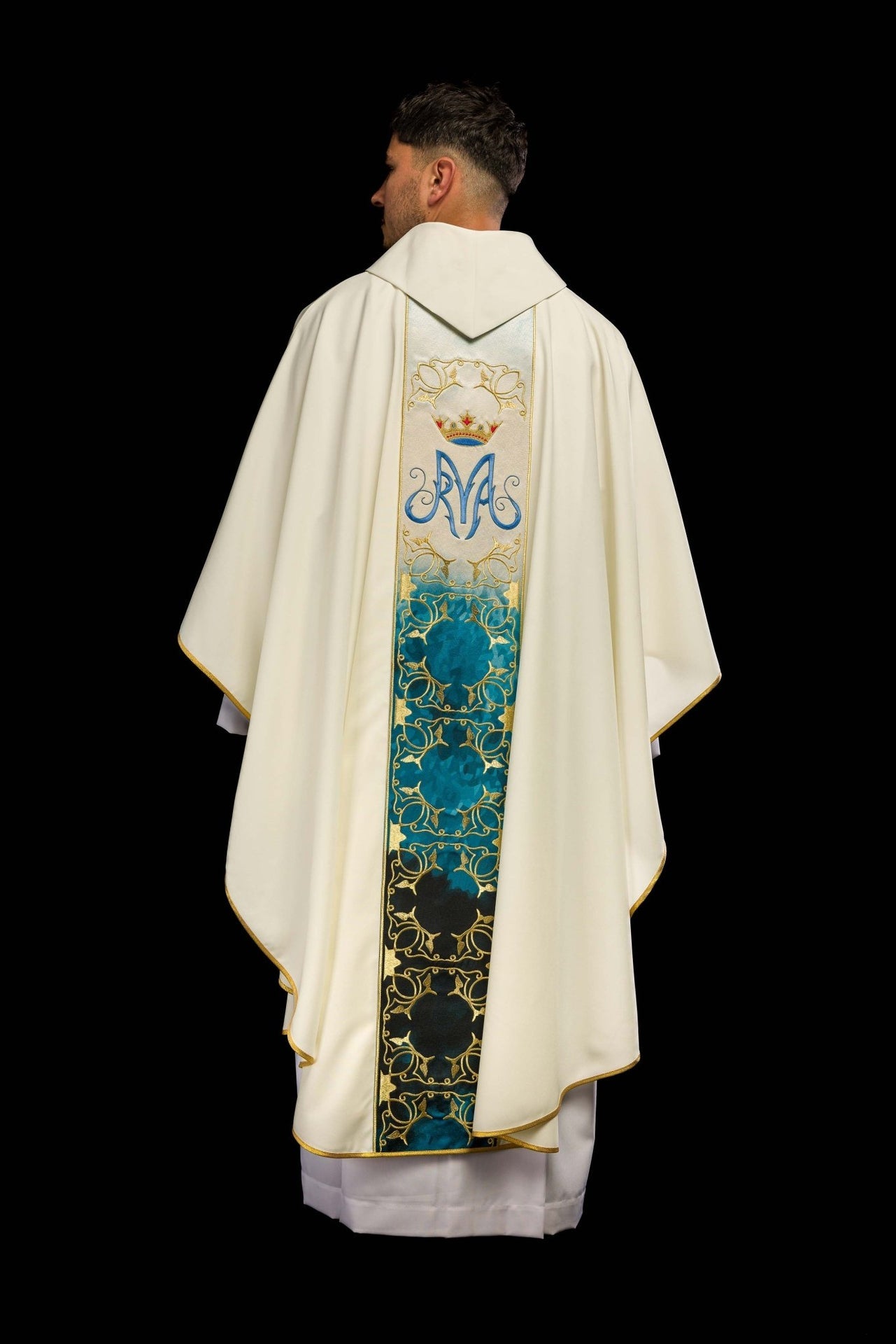 Ornat liturgiczny Maryjny z pasem haftowanym i sublimowanym w kolorze ecru