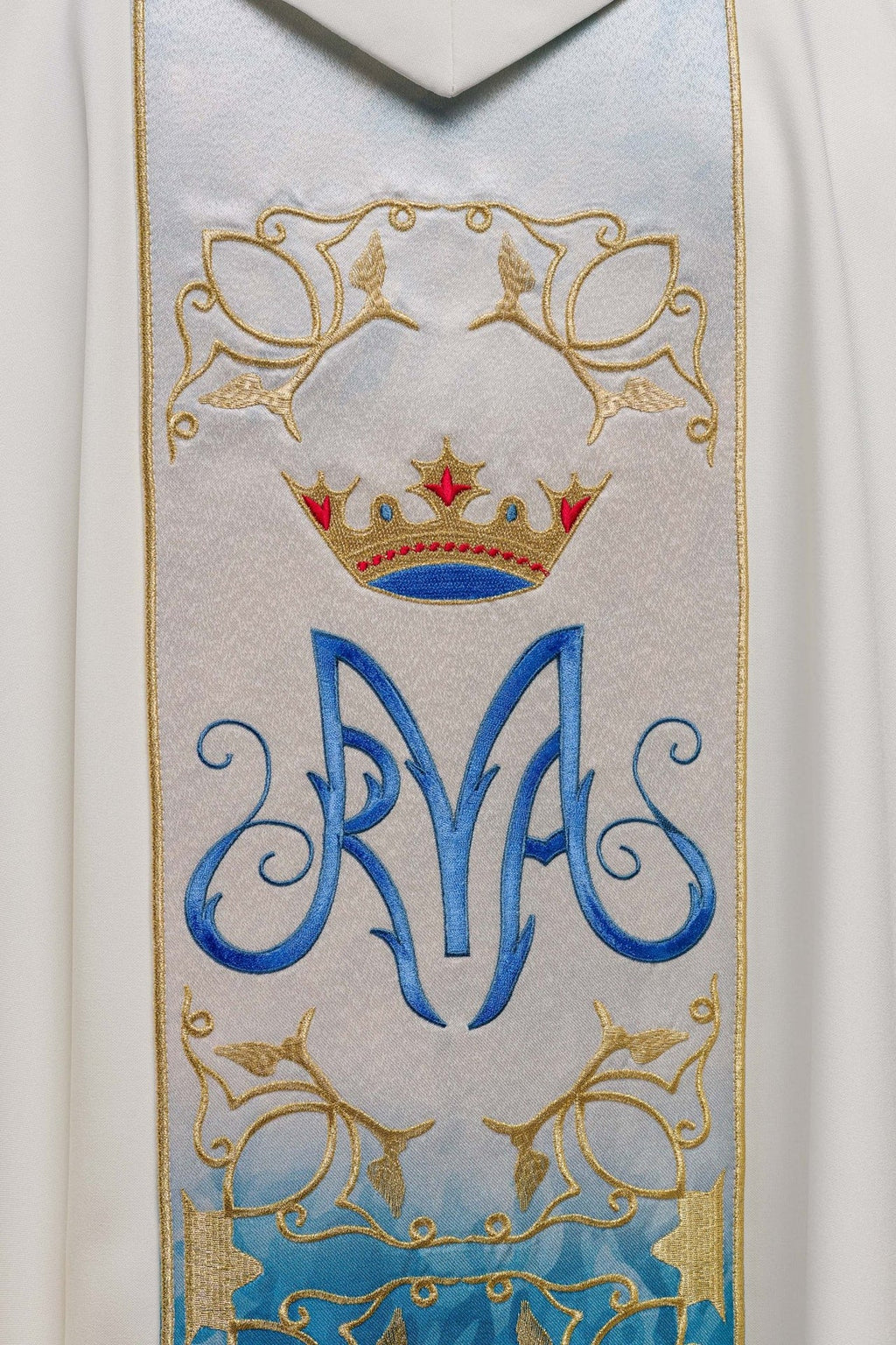 Ornat liturgiczny Maryjny z pasem haftowanym i sublimowanym w kolorze ecru