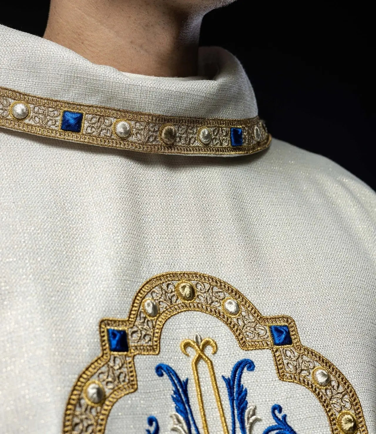 Liturgical Chasuble with Embroidered Marian Emblem – Honoring the Queen of Heaven