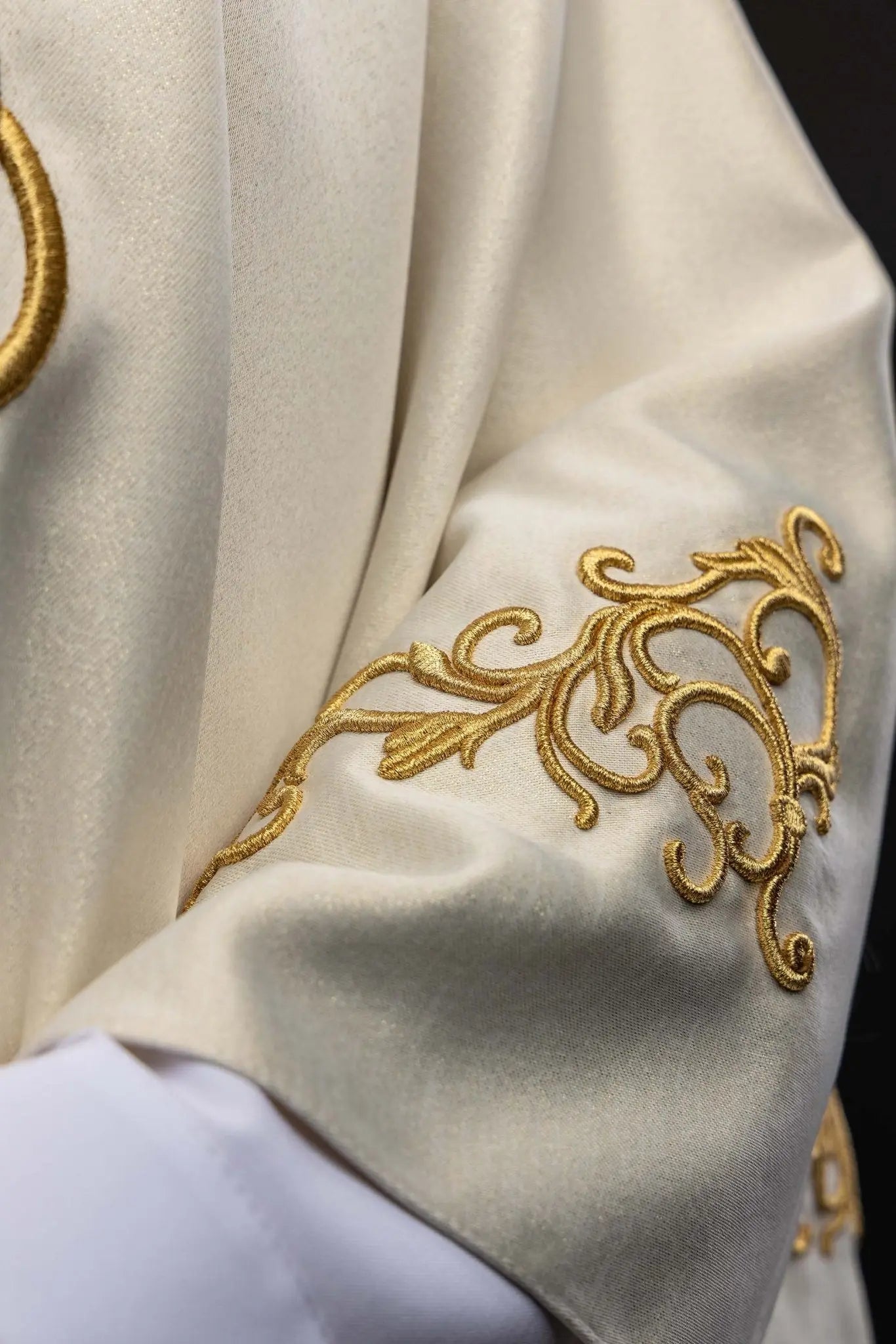 Ecru Marian chasuble with embroidered Marian symbol