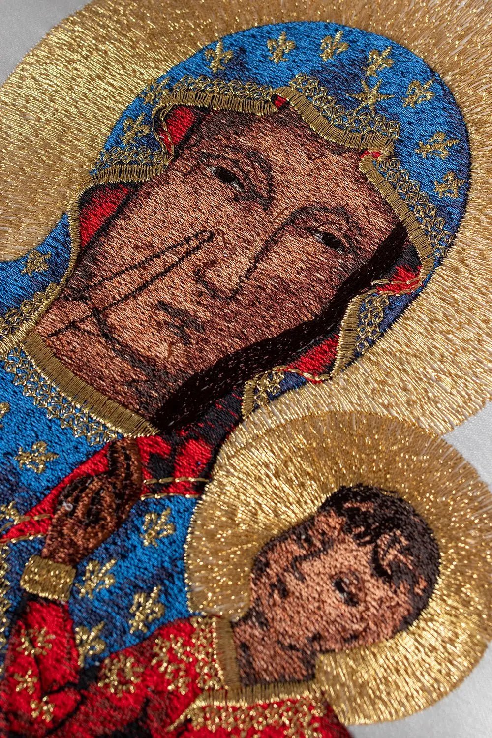 Ornat Matki Bożej Częstochowskiej w kolorze ecru