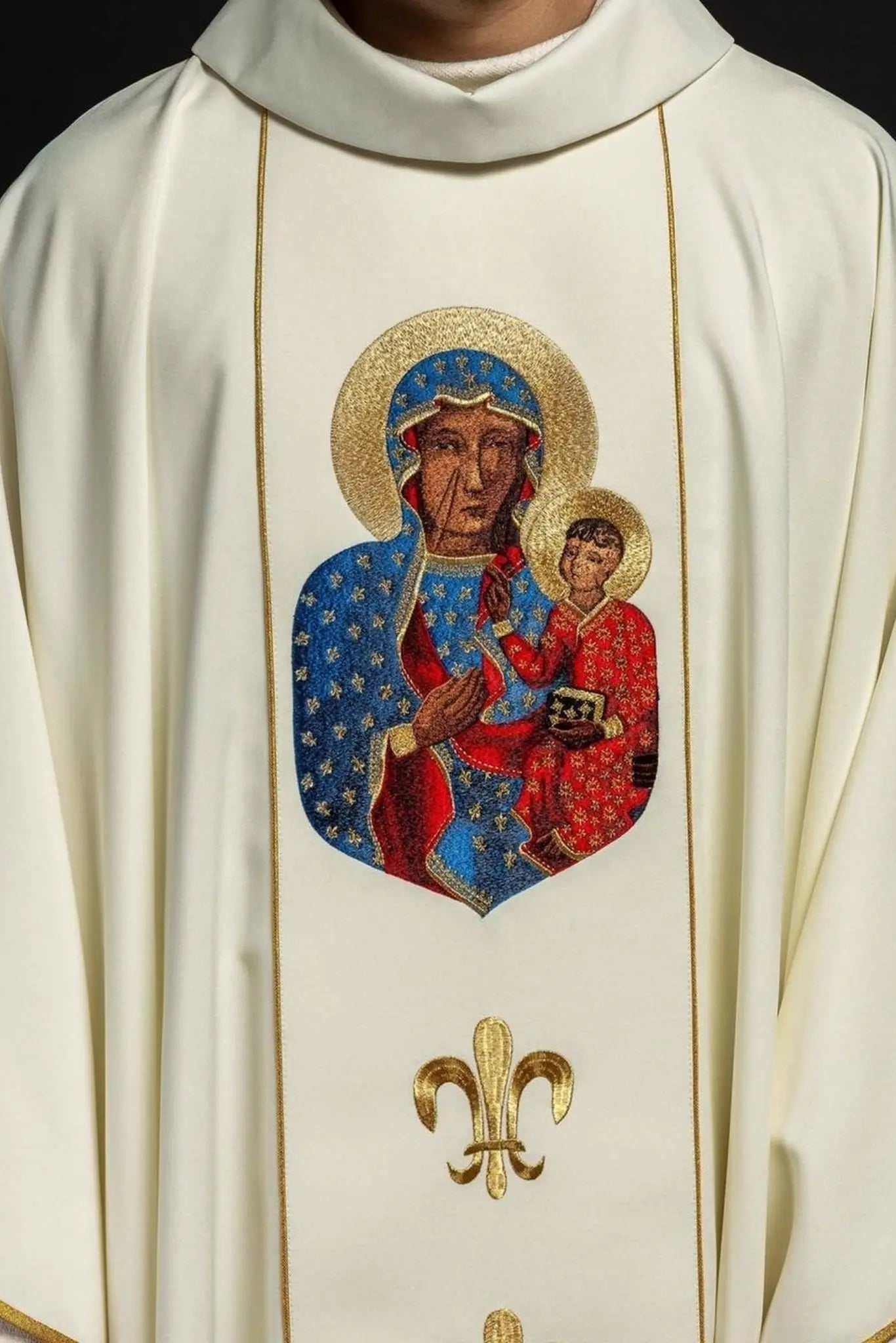 Ornat Matki Bożej Częstochowskiej w kolorze ecru