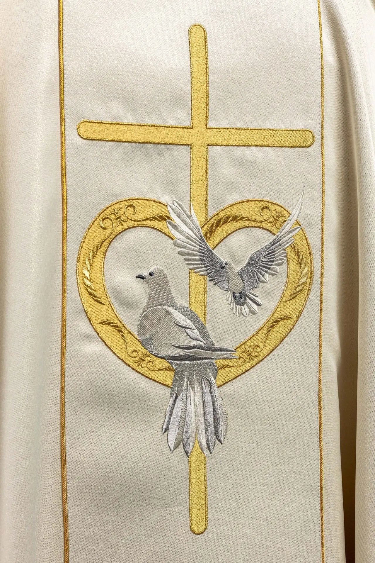 Ornat ślubny w kolorze ecru