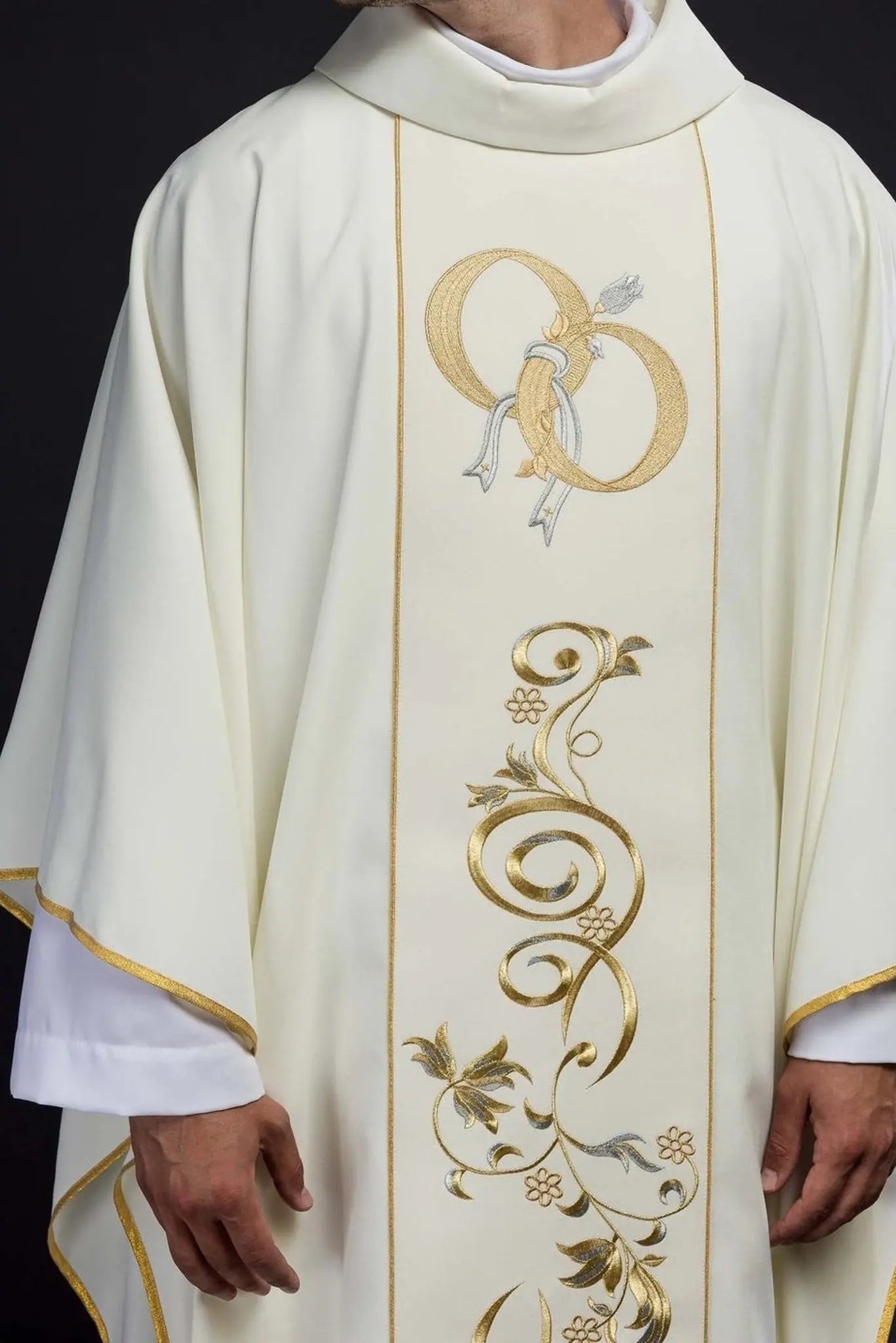 Ornat ślubny z obrączkami w kolorze ecru