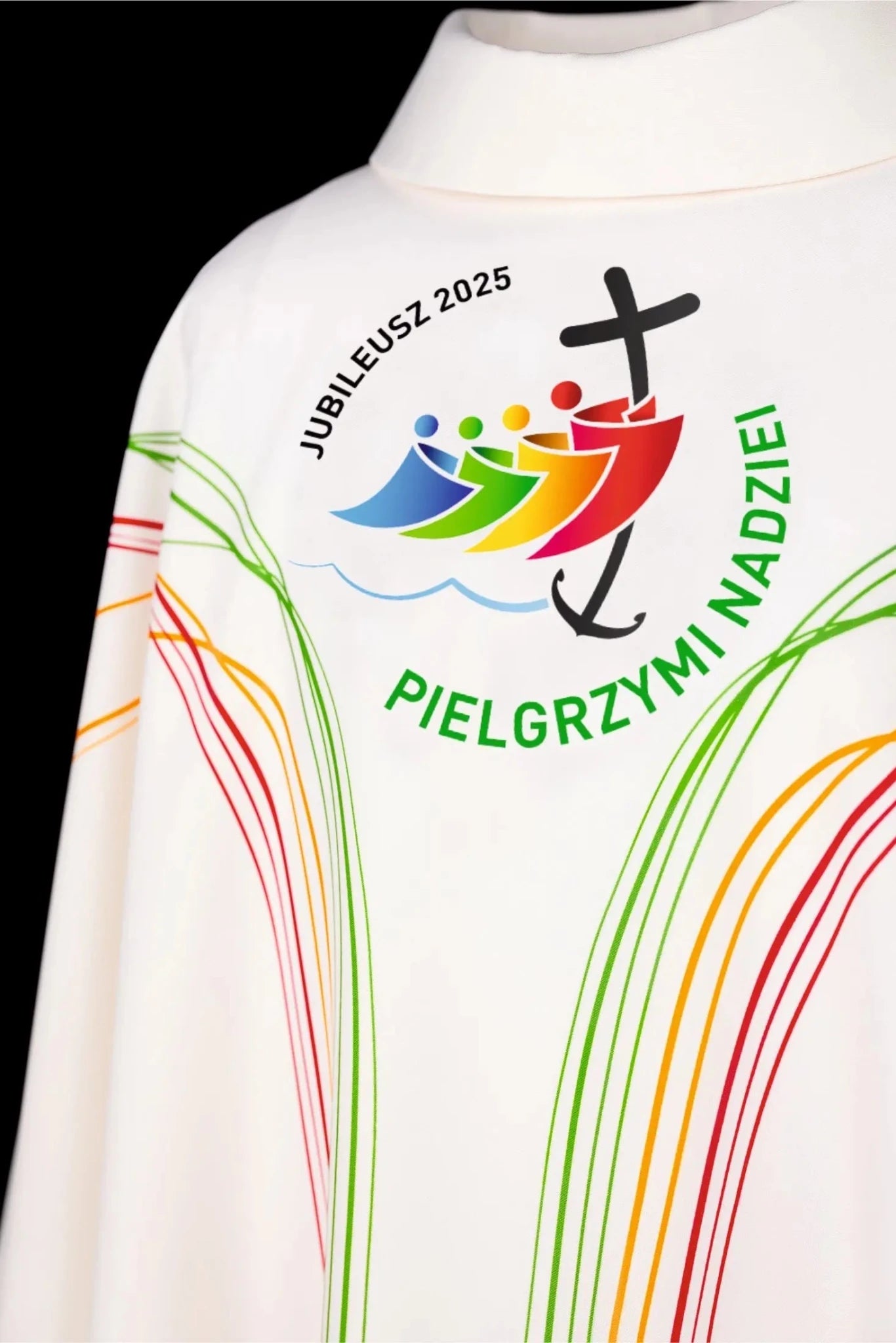 Ornat w kolorze ecru z logo JUBILEUSZ RZYM 2025 (w języku polskim)