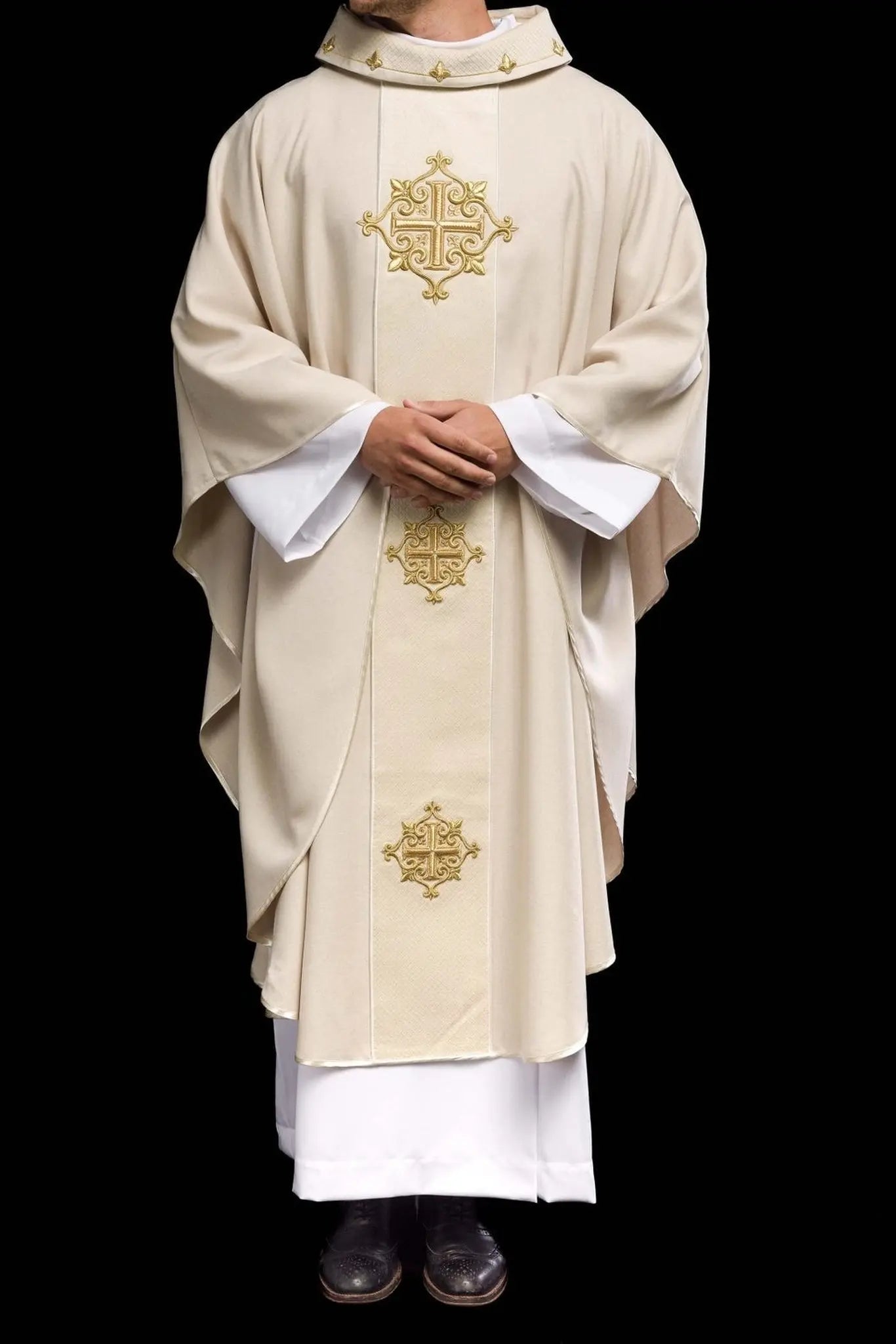 Chasuble with ecru velvet belt and cross embroidery