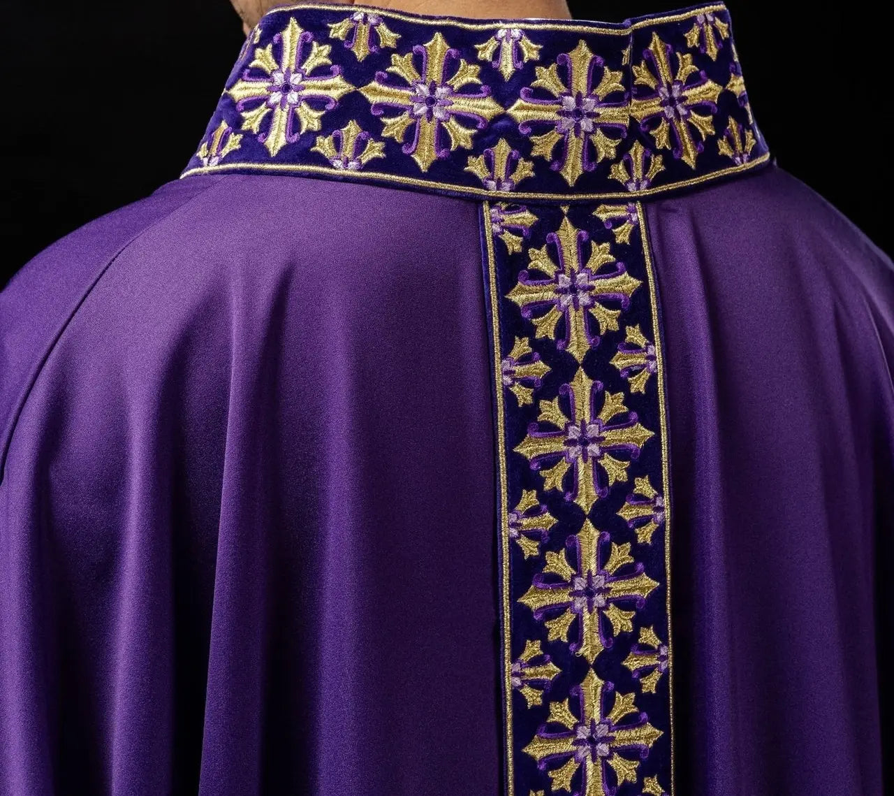 Chasuble with glittering embroidery in purple