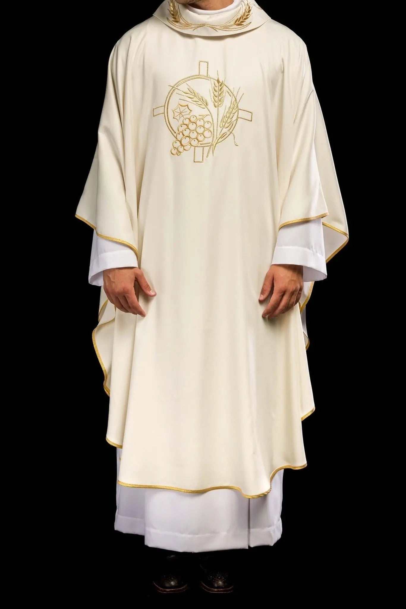 Chasuble with embroidered cross and ear motifs in ecru