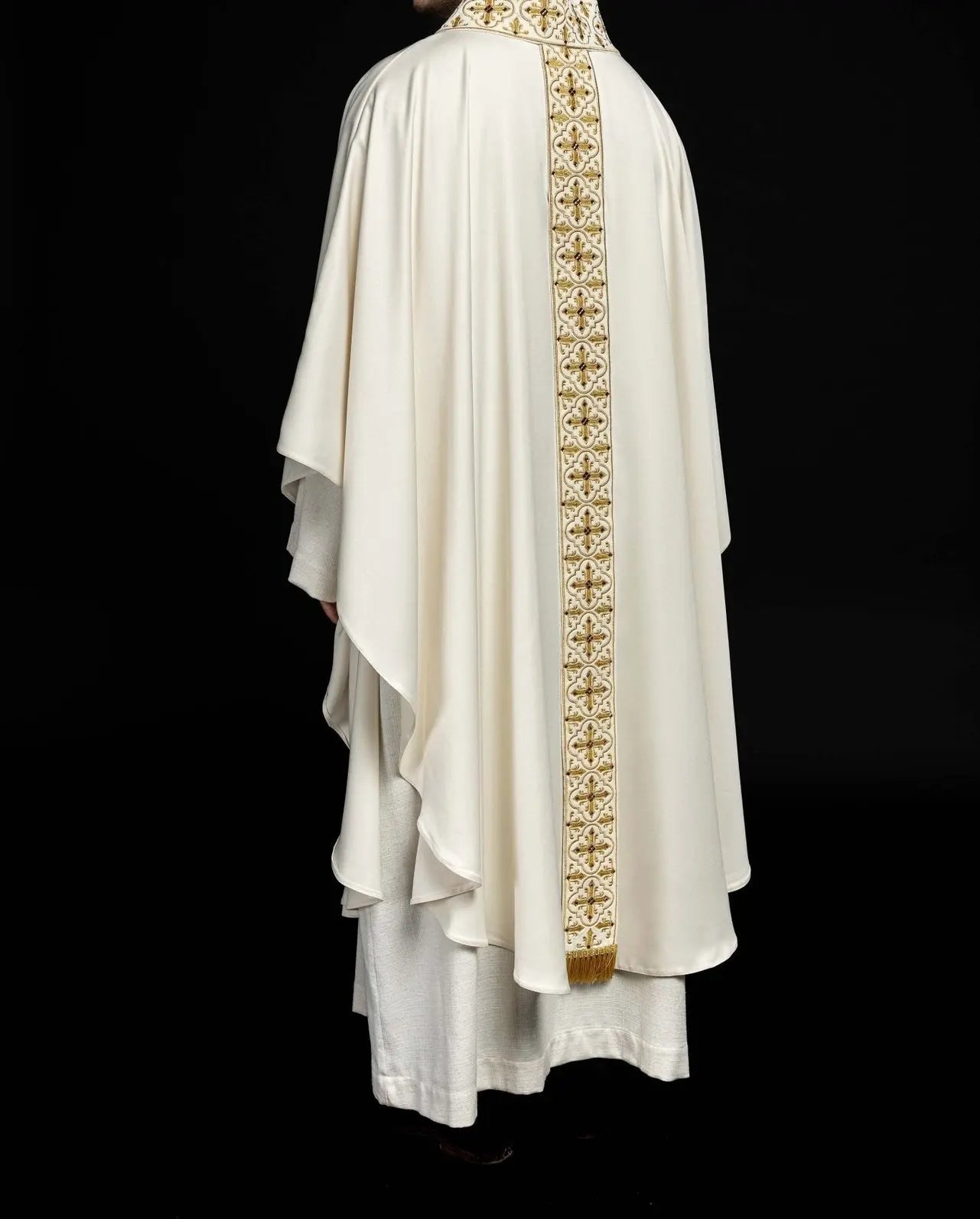 Chasuble decorated with 500 stones with a narrow band in ecru
