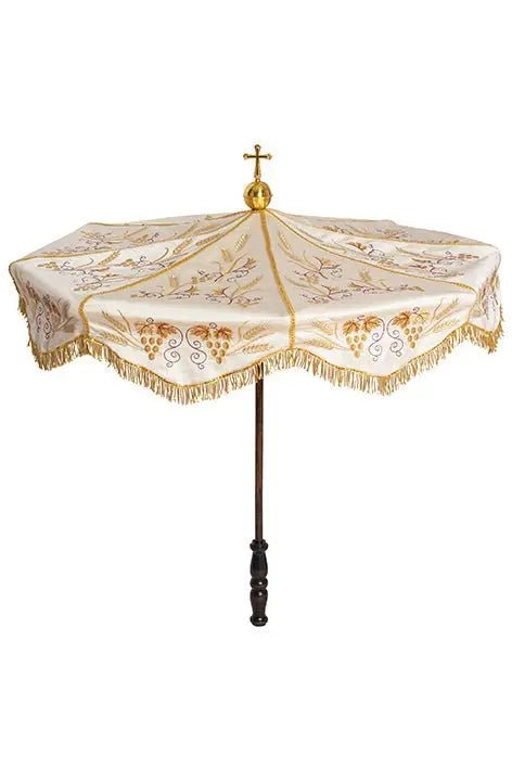 Parasol procesyjny ze złotym haftem
