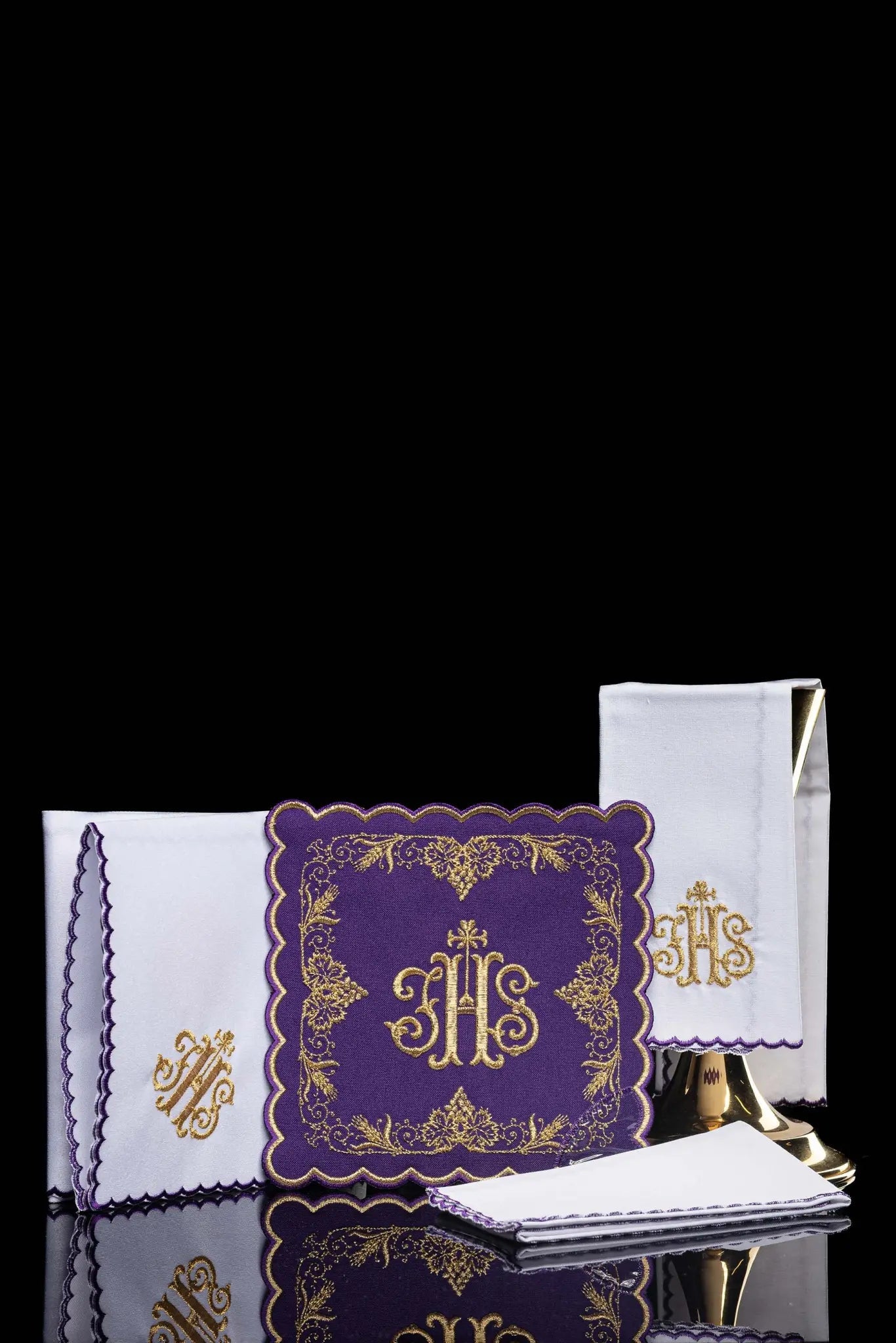 Purple embroidered chalice linen set with IHS motif - HAFTINA ATELIER