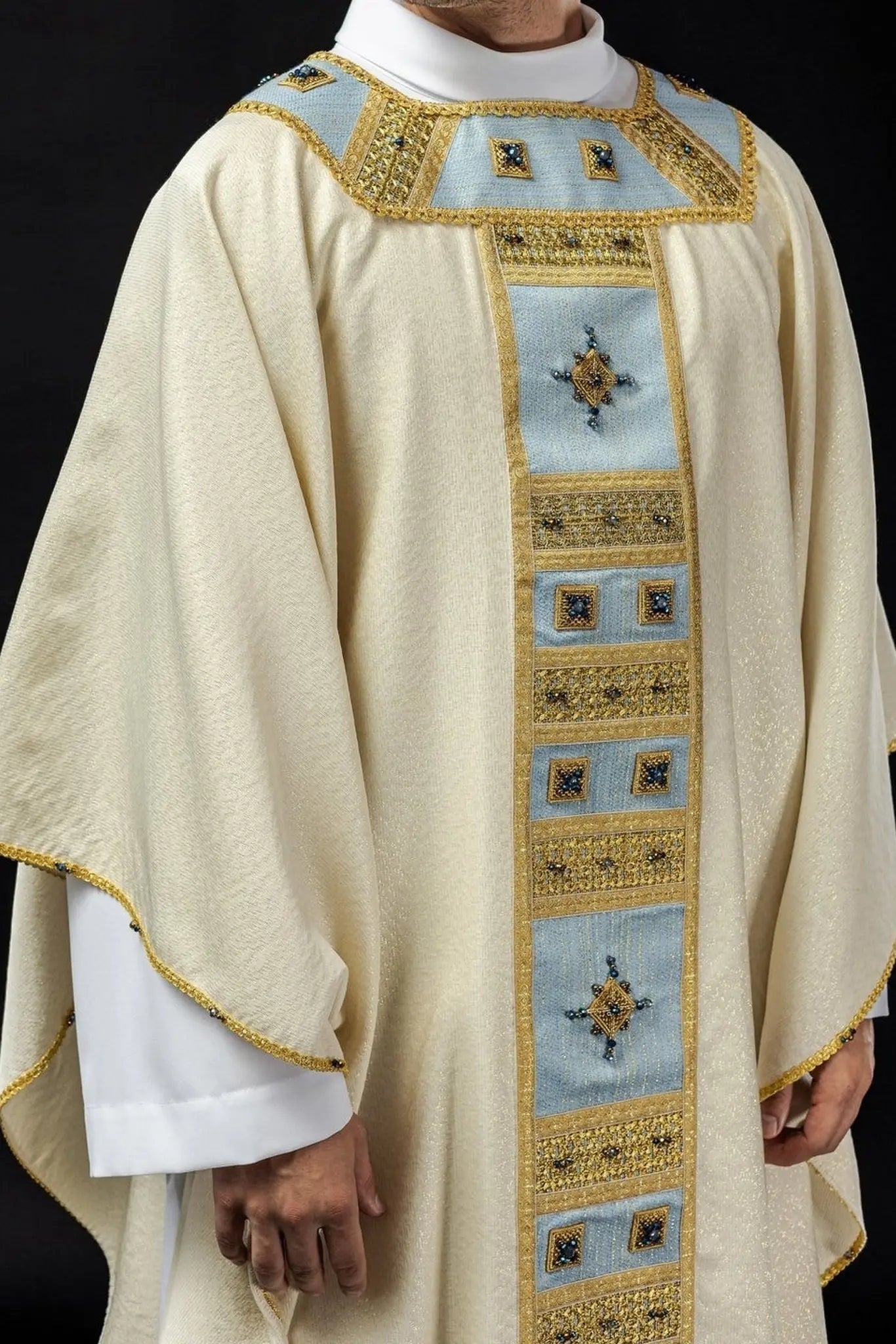 Ręcznie robiony ornat maryjny z naturalnymi kamieniami – kolekcja Handmade 7004