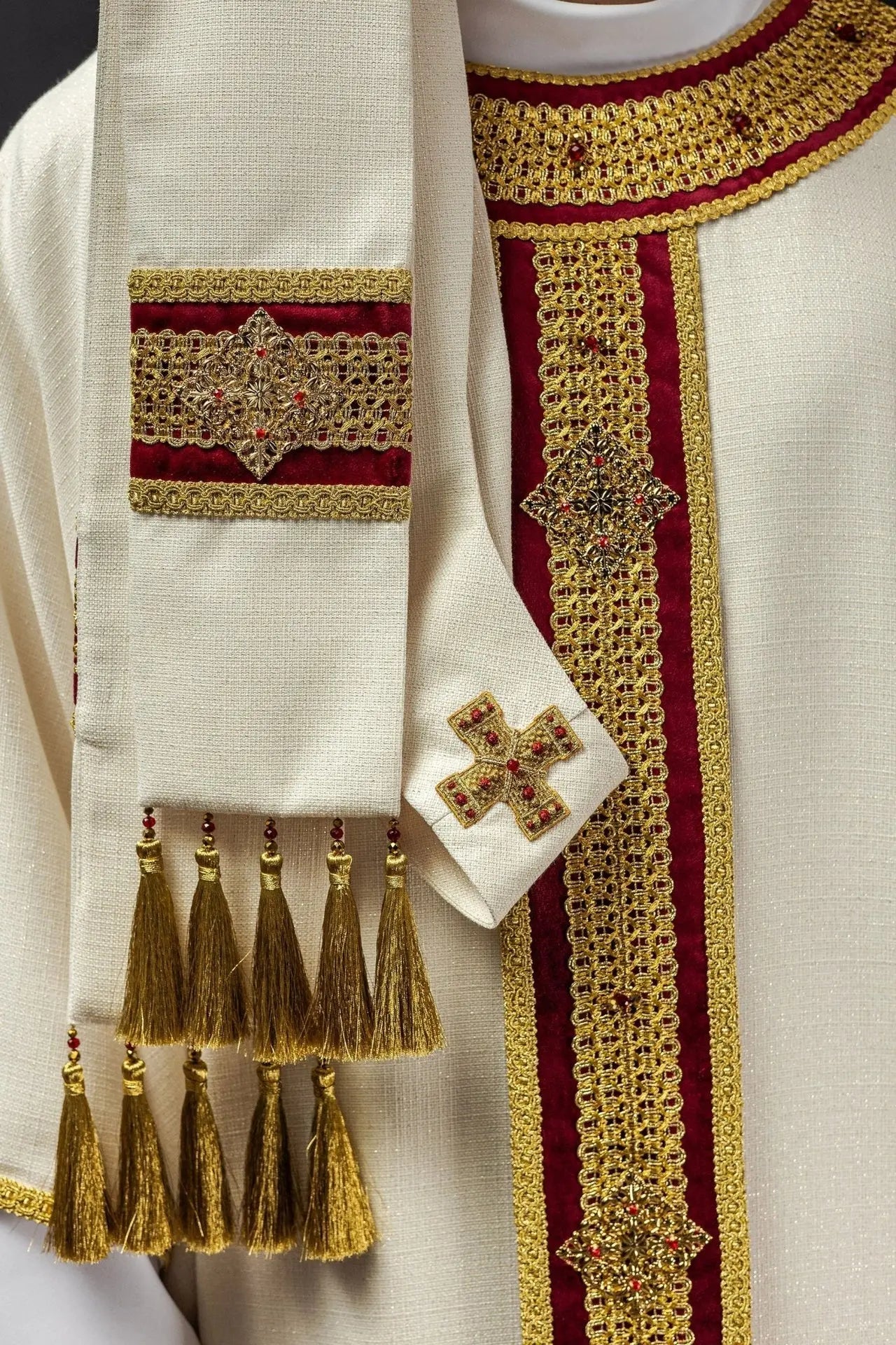 Ręcznie robiony ornat z kamieniami naturalnymi – kolekcja Handmade 7001