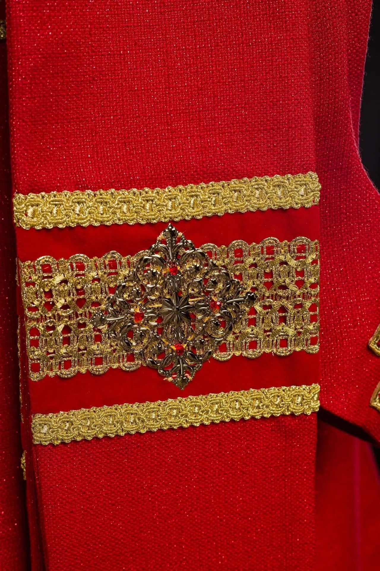 Ręcznie robiony ornat z kamieniami naturalnymi – kolekcja Handmade 7001