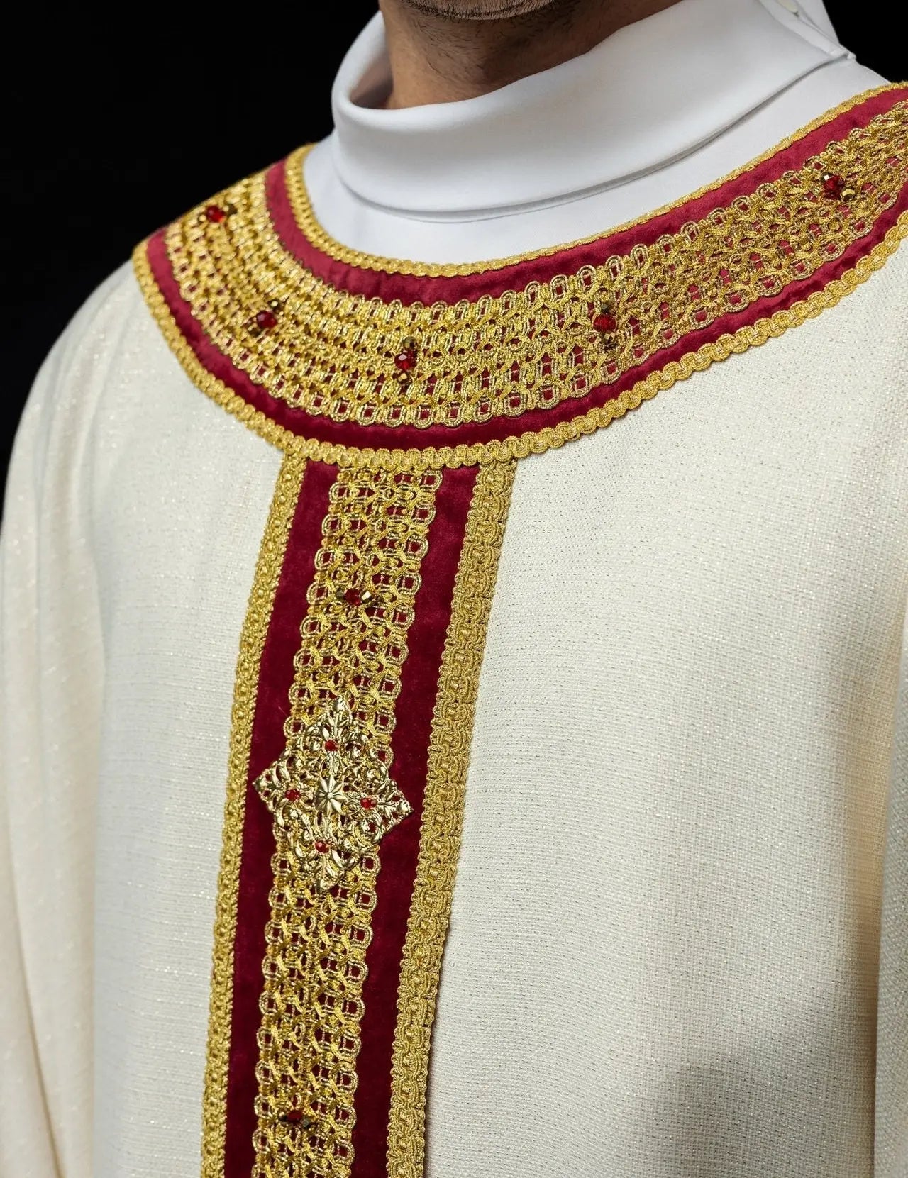 Ręcznie robiony ornat z kamieniami naturalnymi – kolekcja Handmade 7001