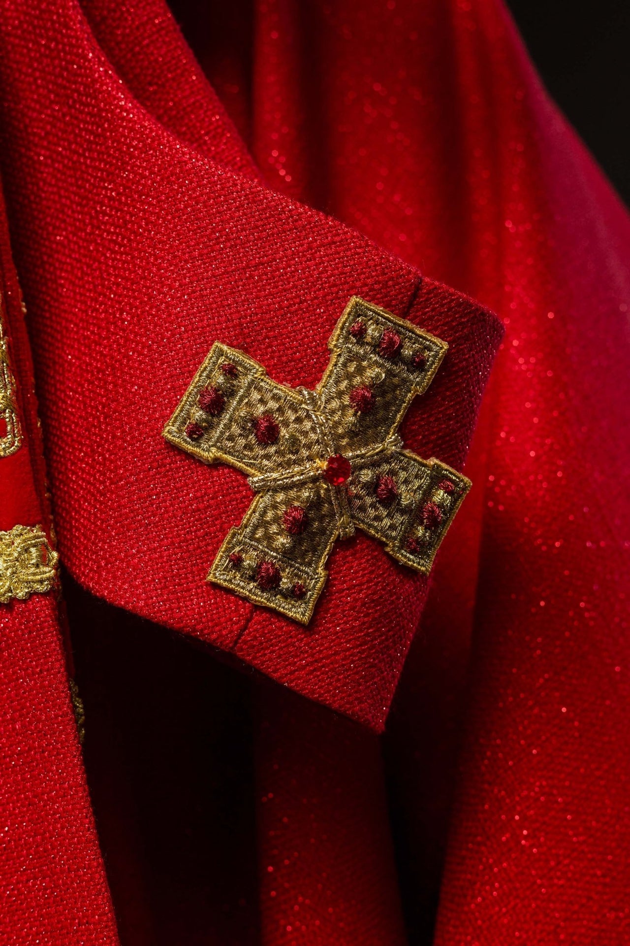 Ręcznie wykonany ornat z naturalnymi kamieniami Handmade 7001