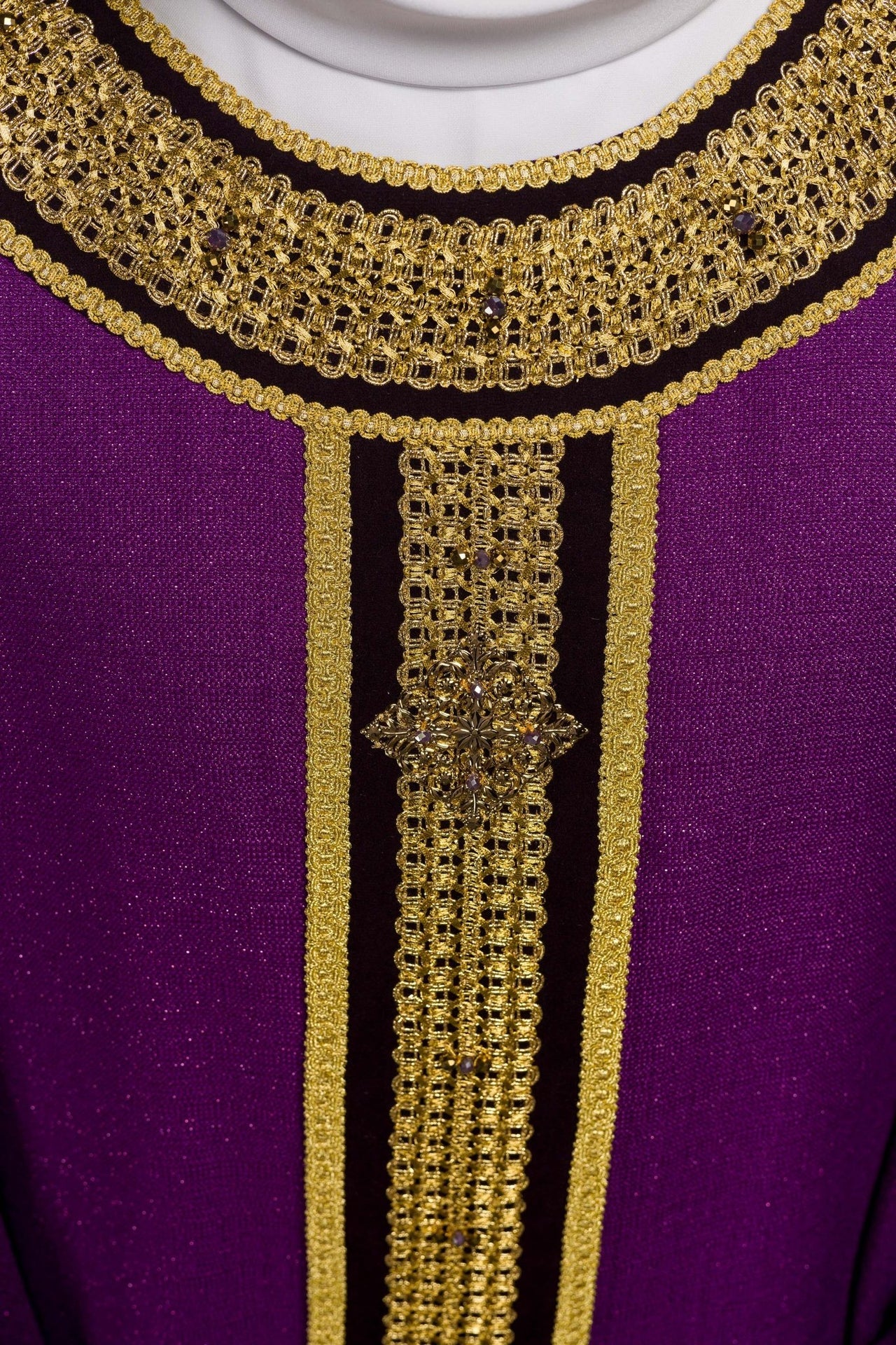 Ręcznie wykonany ornat z naturalnymi kamieniami Handmade 7001