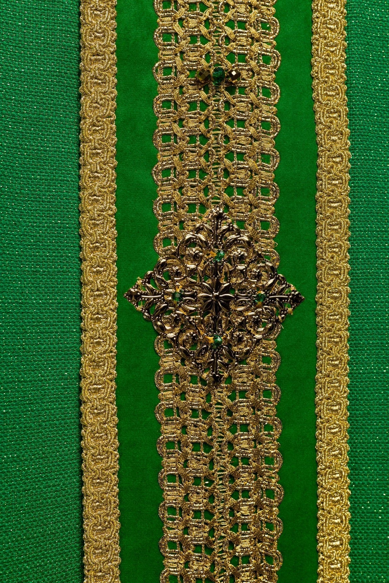 Ręcznie wykonany ornat z naturalnymi kamieniami Handmade 7001