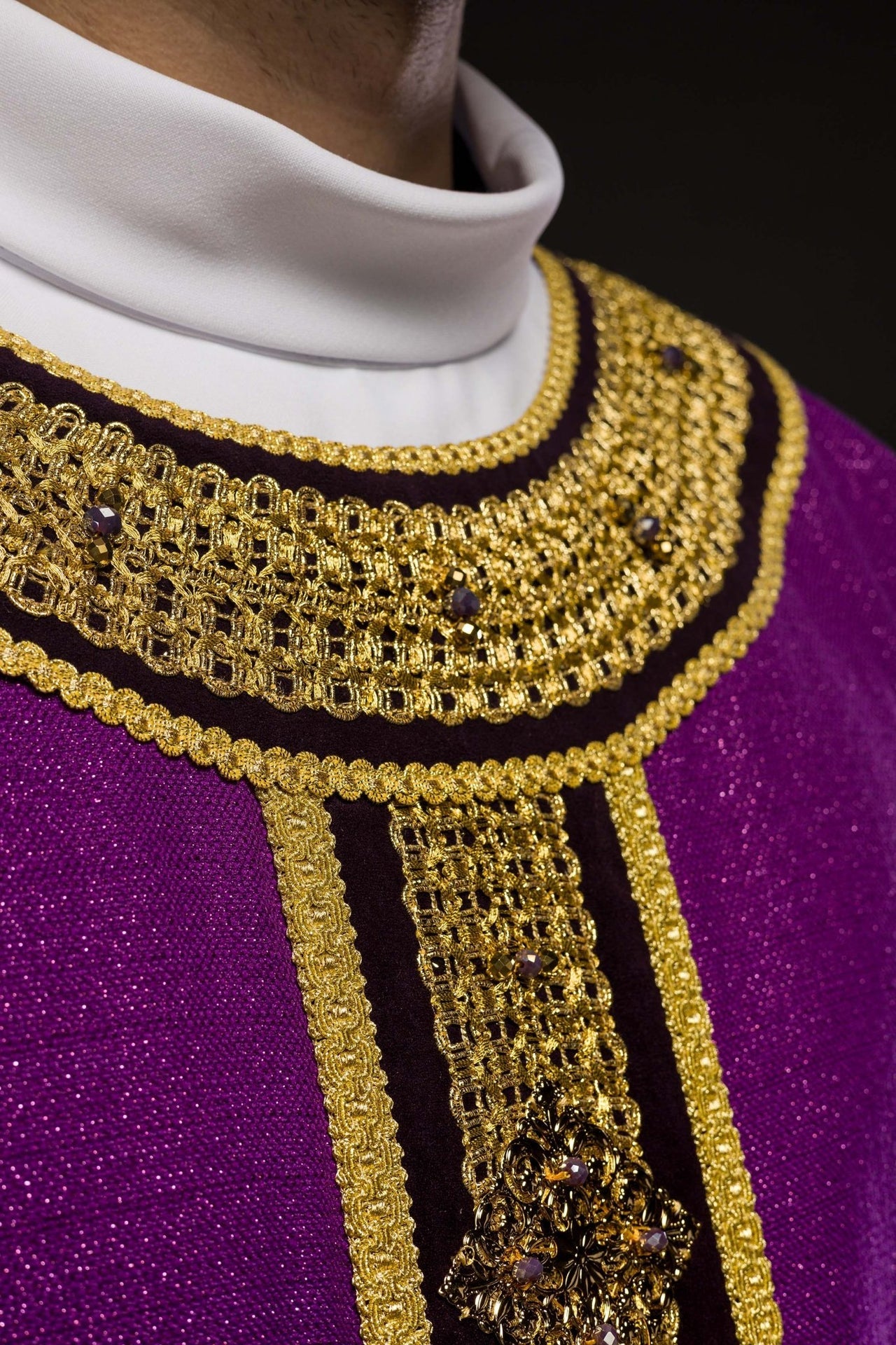 Ręcznie wykonany ornat z naturalnymi kamieniami Handmade 7001