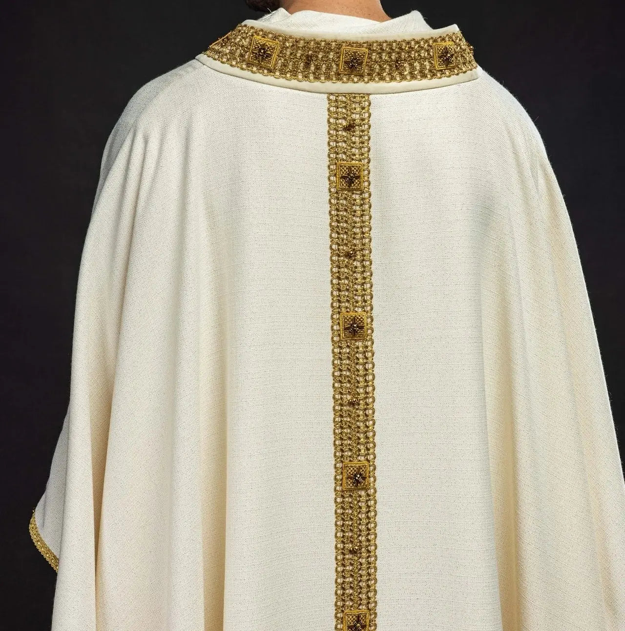 Ornat ręcznie robiony z kamieniami naturalnymi – kolekcja Handmade 7002