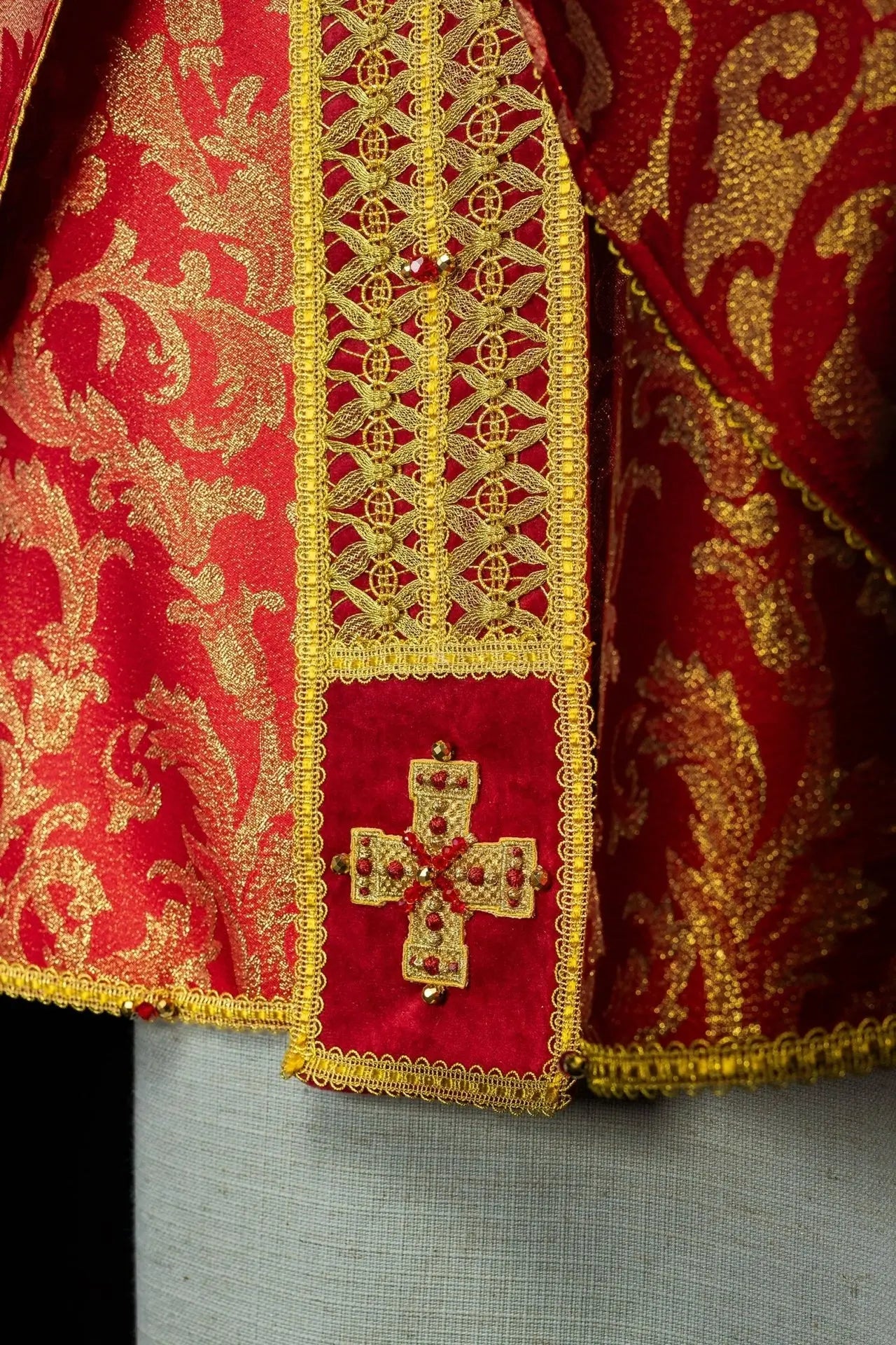 Handmade Chasuble with Natural Stones – Collection Handmade 7009