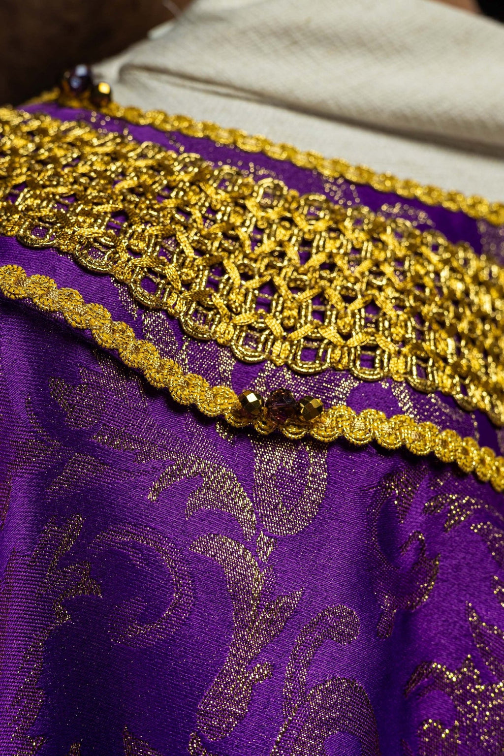 Ręcznie wykonany ornat z naturalnymi kamieniami Handmade 7010 Fioletowy