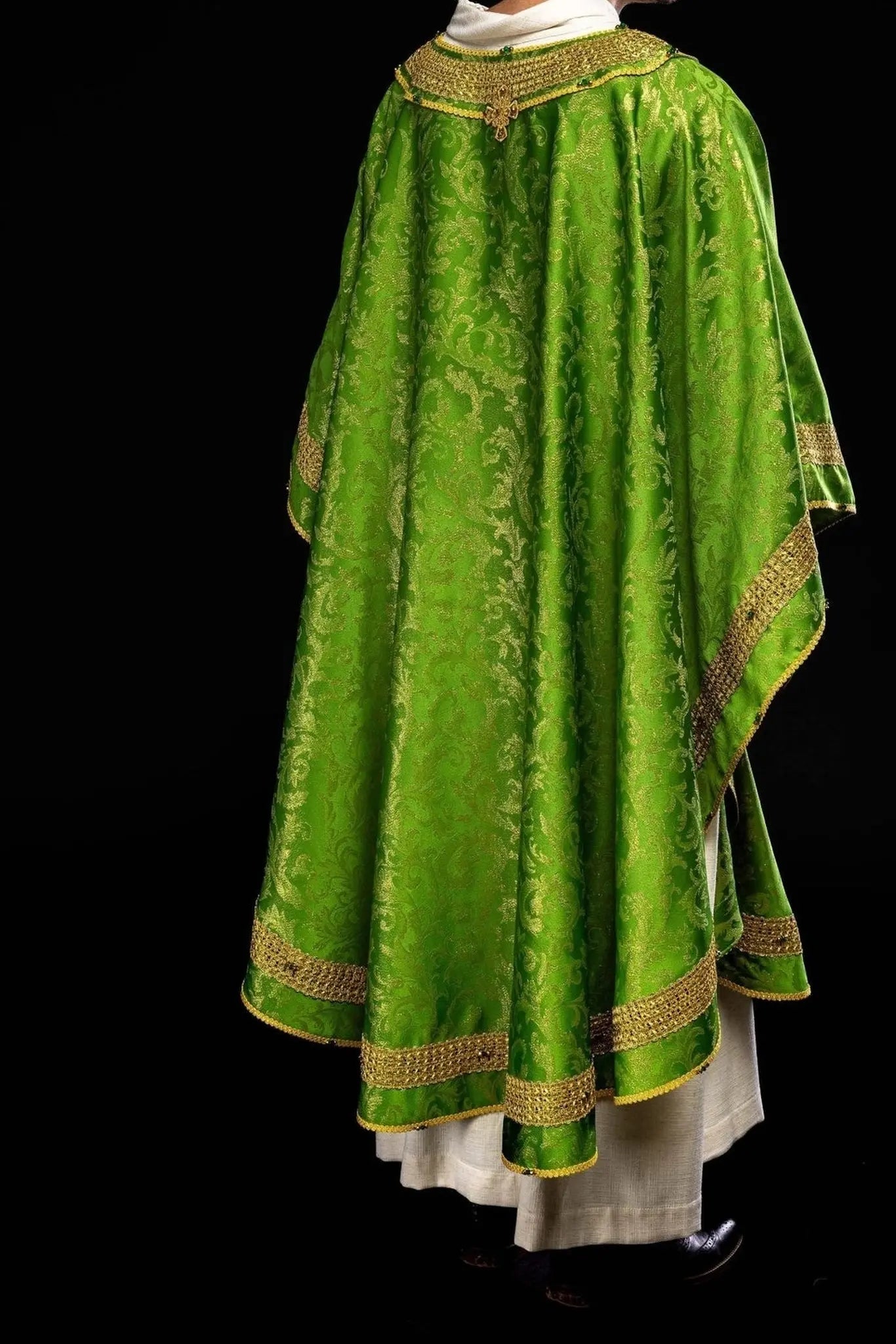 Handmade Green Chasuble with Natural Stones – Collection Handmade 7010