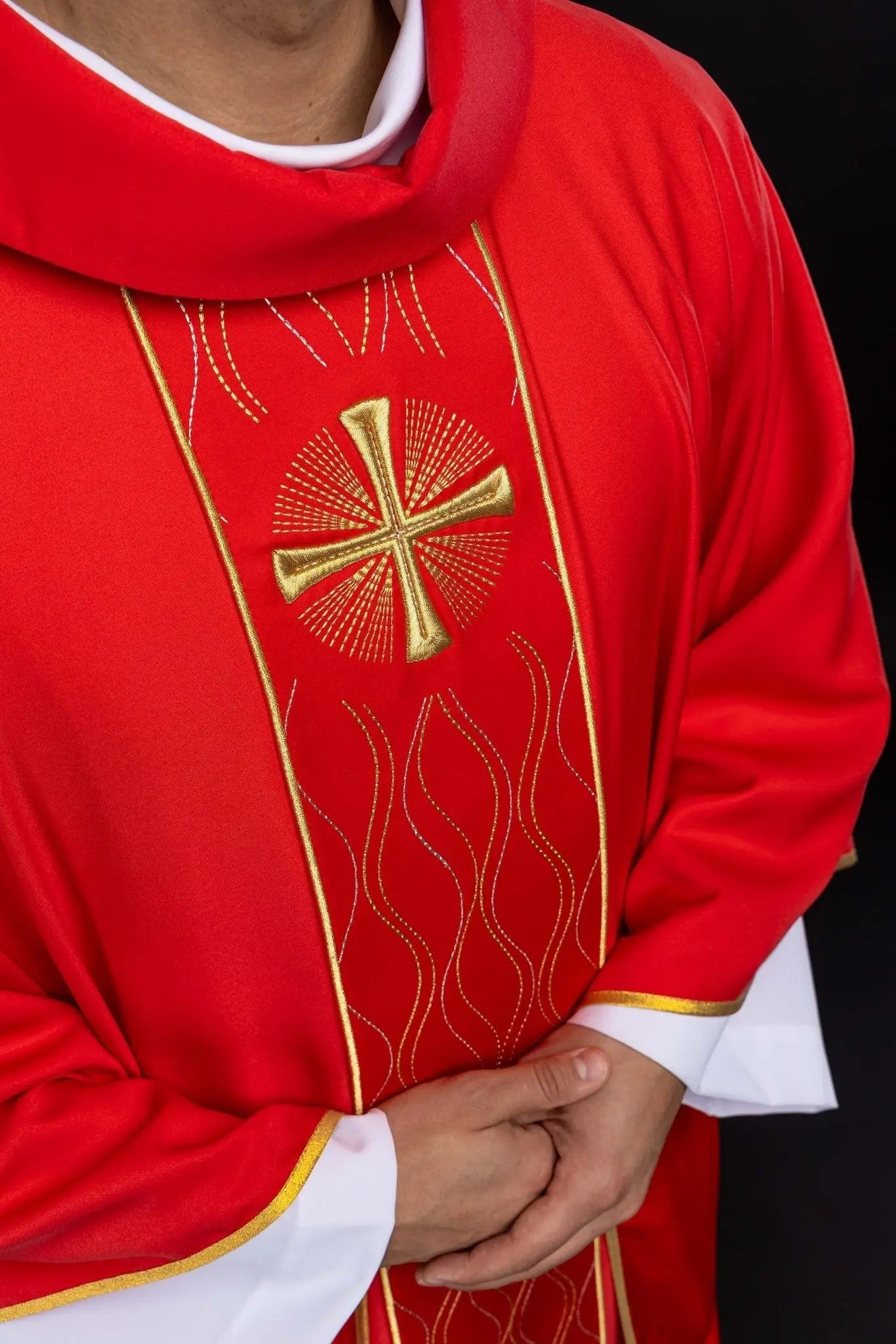 Red Embroidered Chasuble with Cross - HAFTINA ATELIER