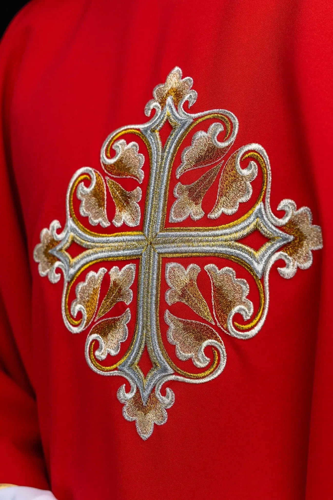 Red Embroidered Chasuble with Ornamental Cross and Wide Collar - HAFTINA ATELIER