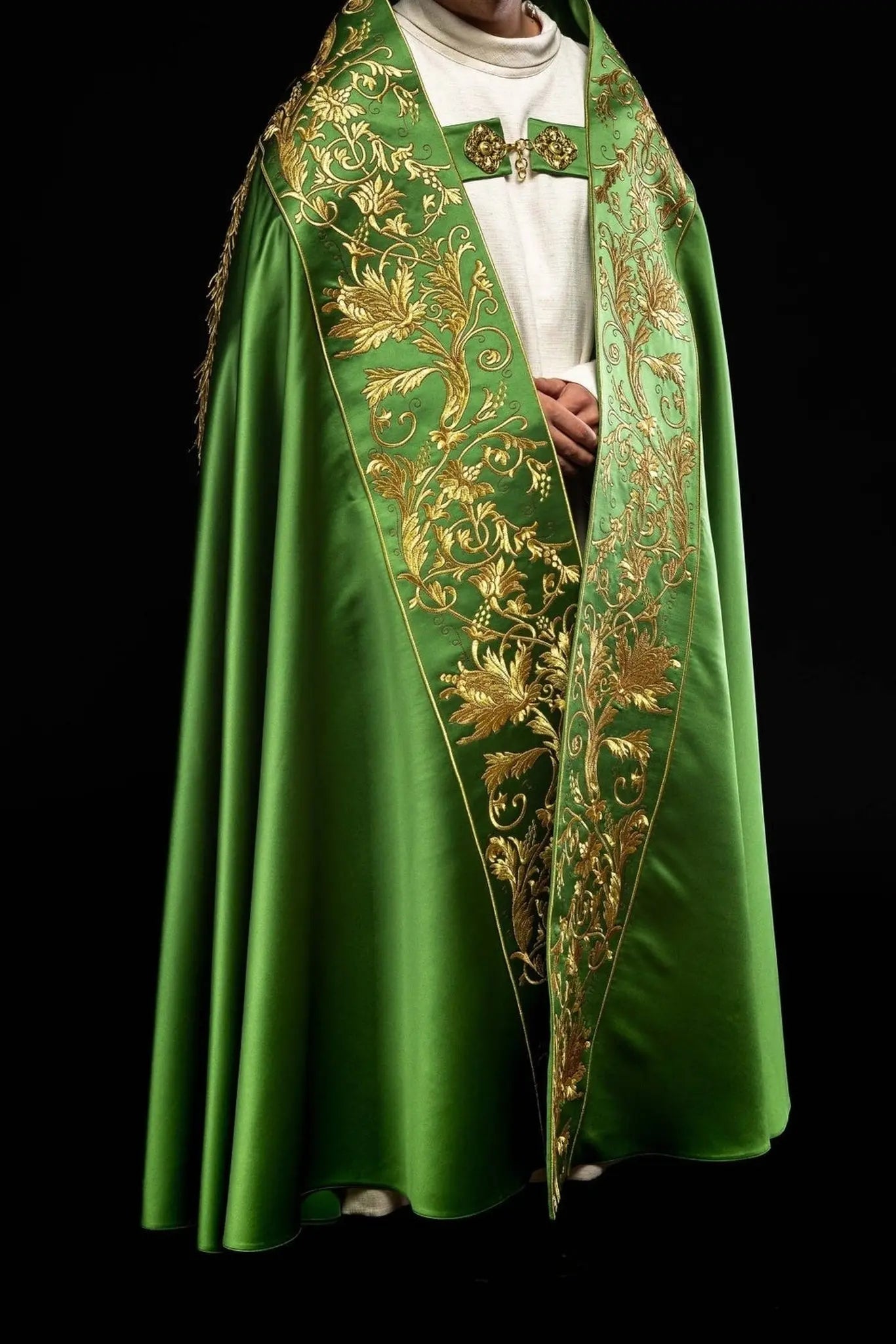 Roman Satin Cope – Green with Embroidered Sacred Heart of Jesus