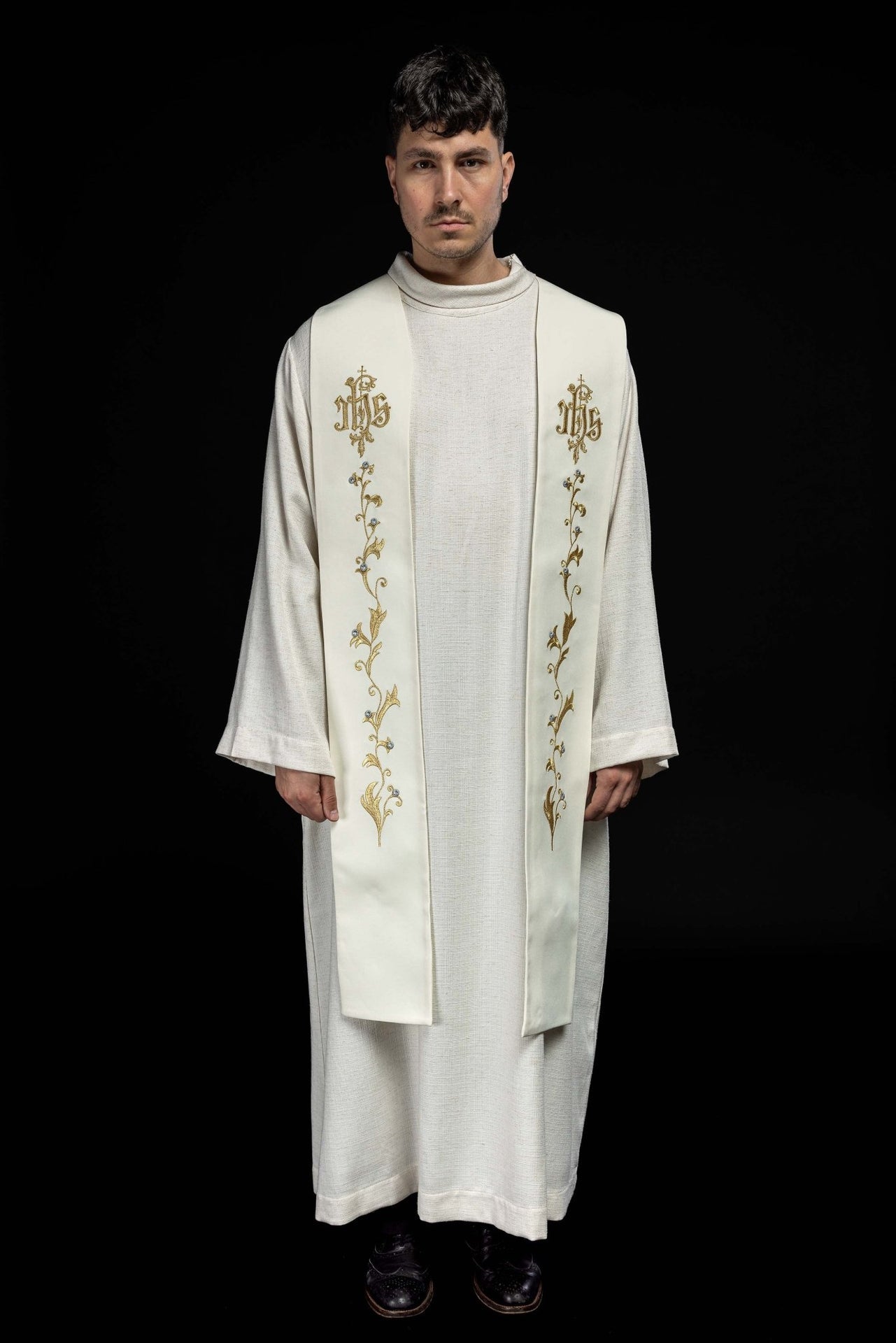 Stuła haftowana IHS na krzyżu ecru