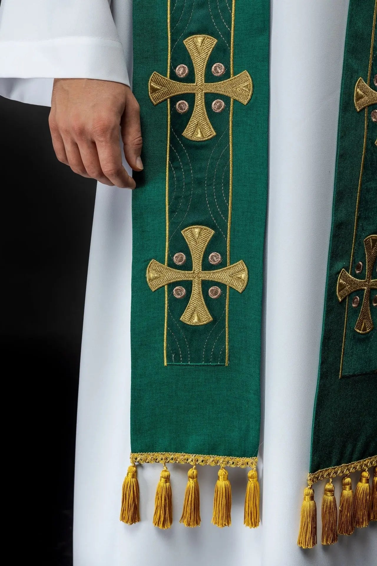 Haftowana stuła z krzyżami w kolorze zielonym