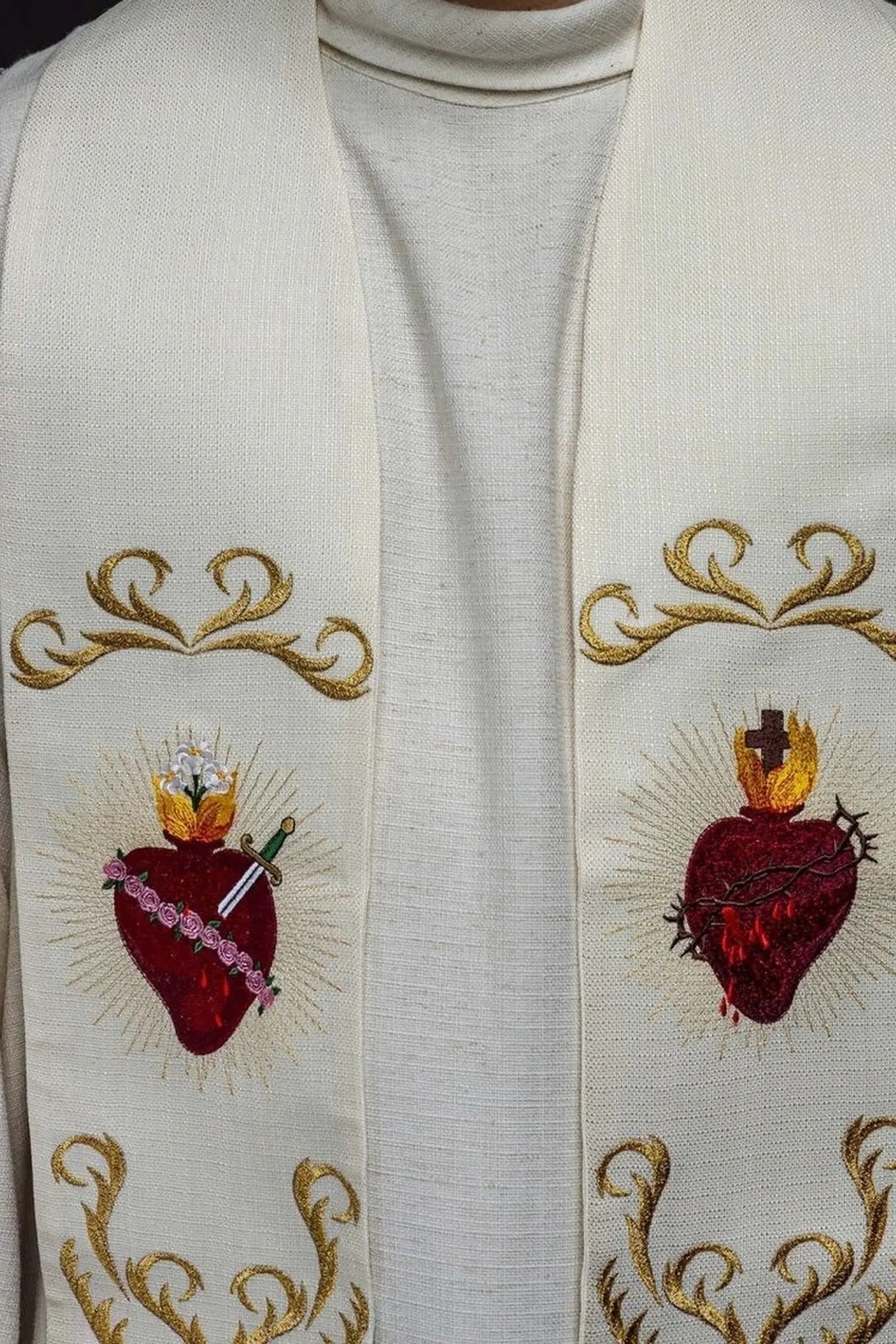 Stuła haftowana z sercami Jezusa i Maryi – ecru