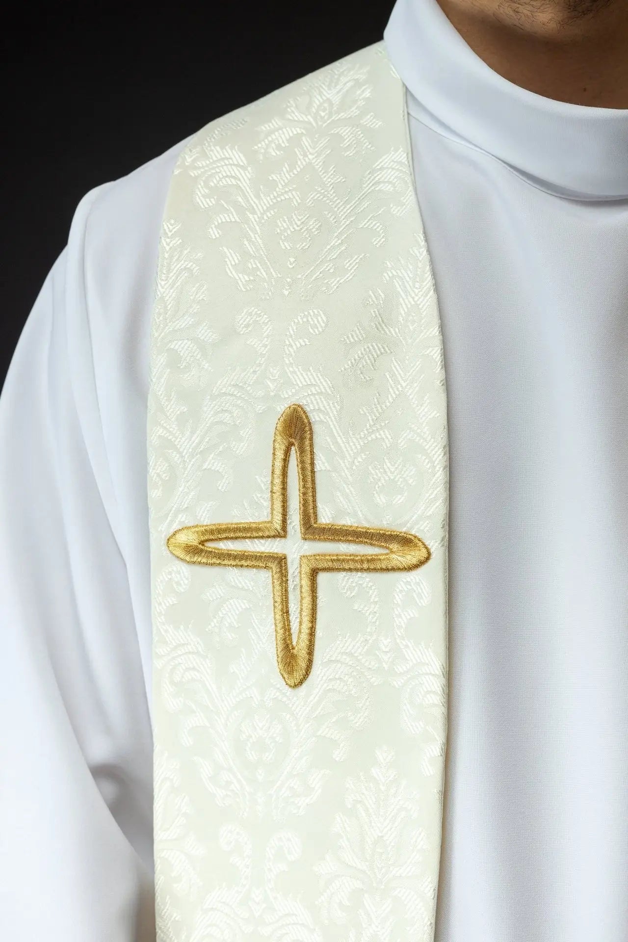 Haftowana żakardowa stuła z motywem krzyży w kolorze ecru