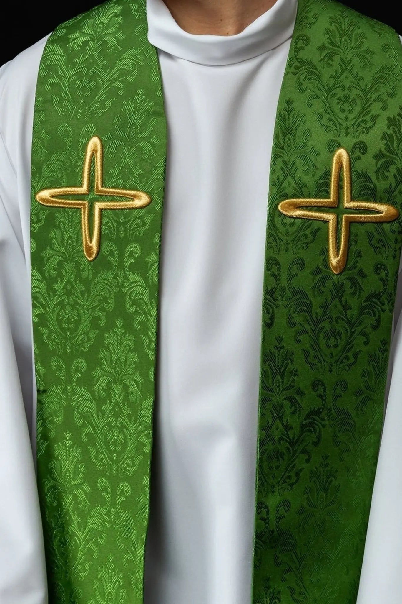 Haftowana żakardowa stuła z motywem krzyża w kolorze zielonym