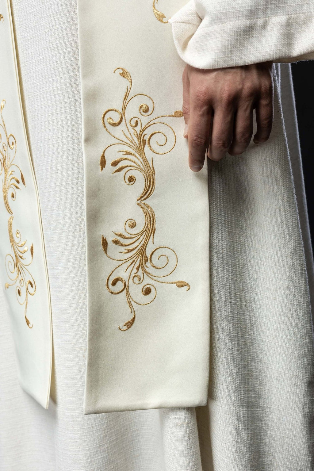 Stuła haftowana zdobiona IHS ecru